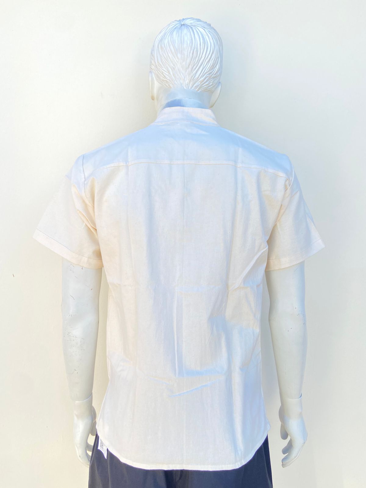 Camisa ARTESANO SOUL original, crema con bordado en hilo marrón y crema, cuello mandarín.