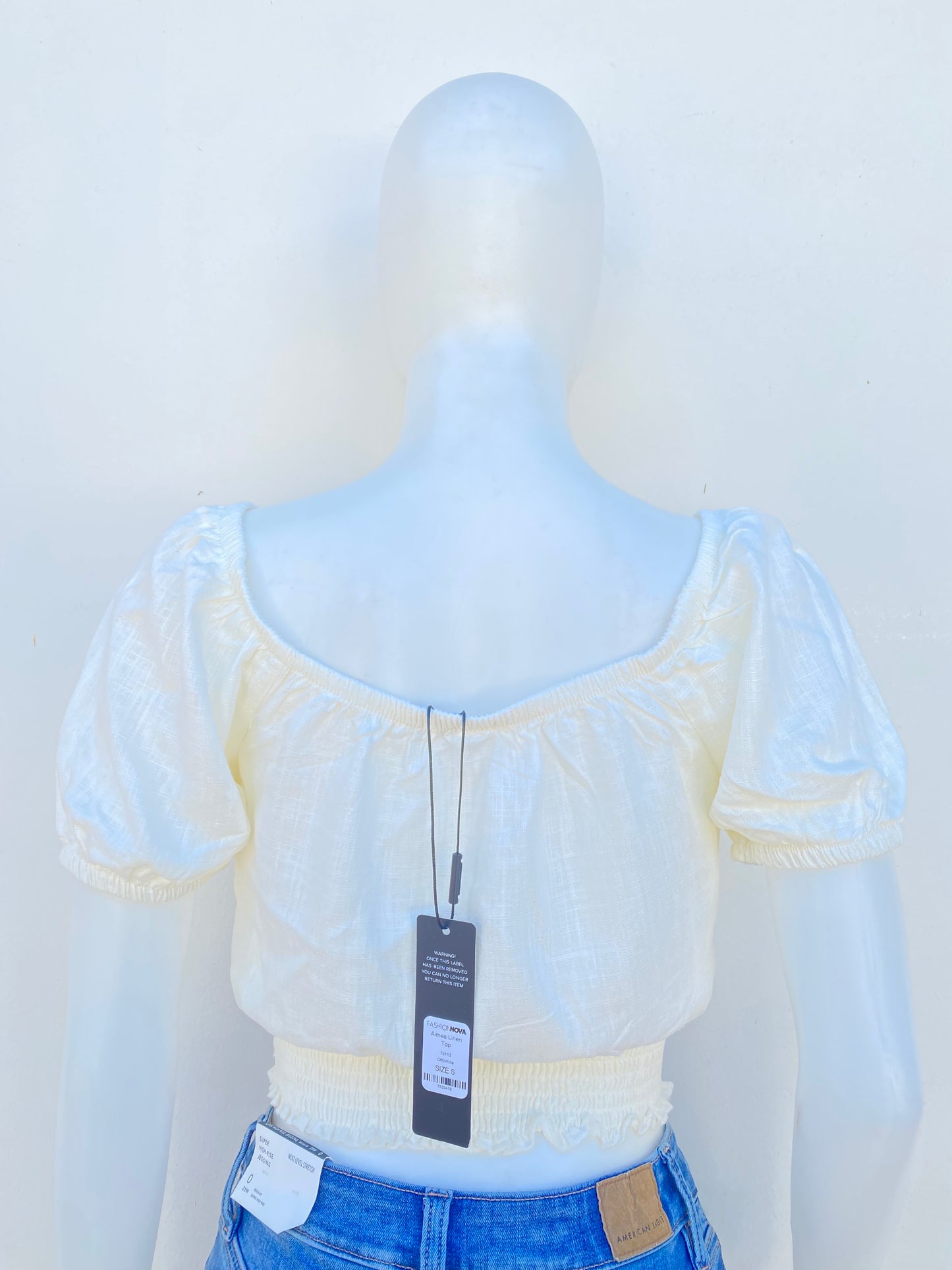 Top/blusa Fashion Nova original, crema, en lino con lazo en la parte delantera.