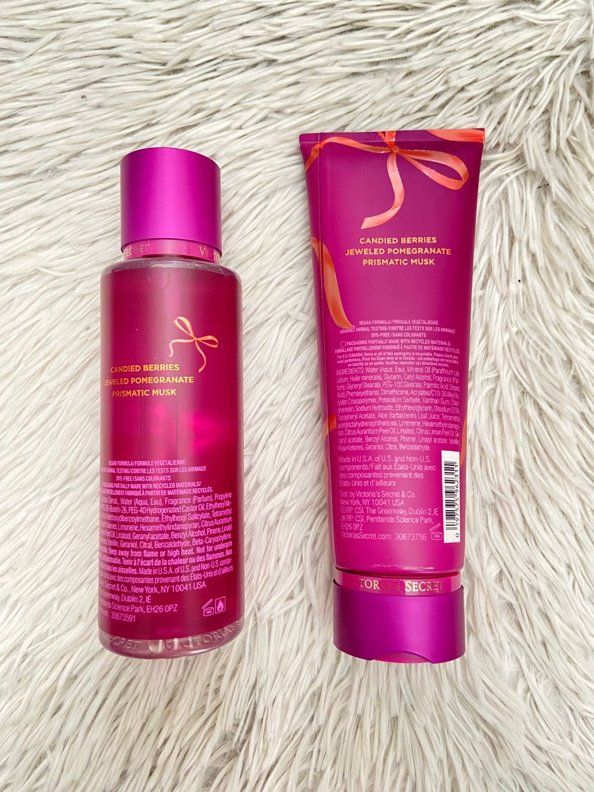 Set Victoria’s Secret original, CANDIED BERRY WONDERLAND, rosada de crema y colonia.