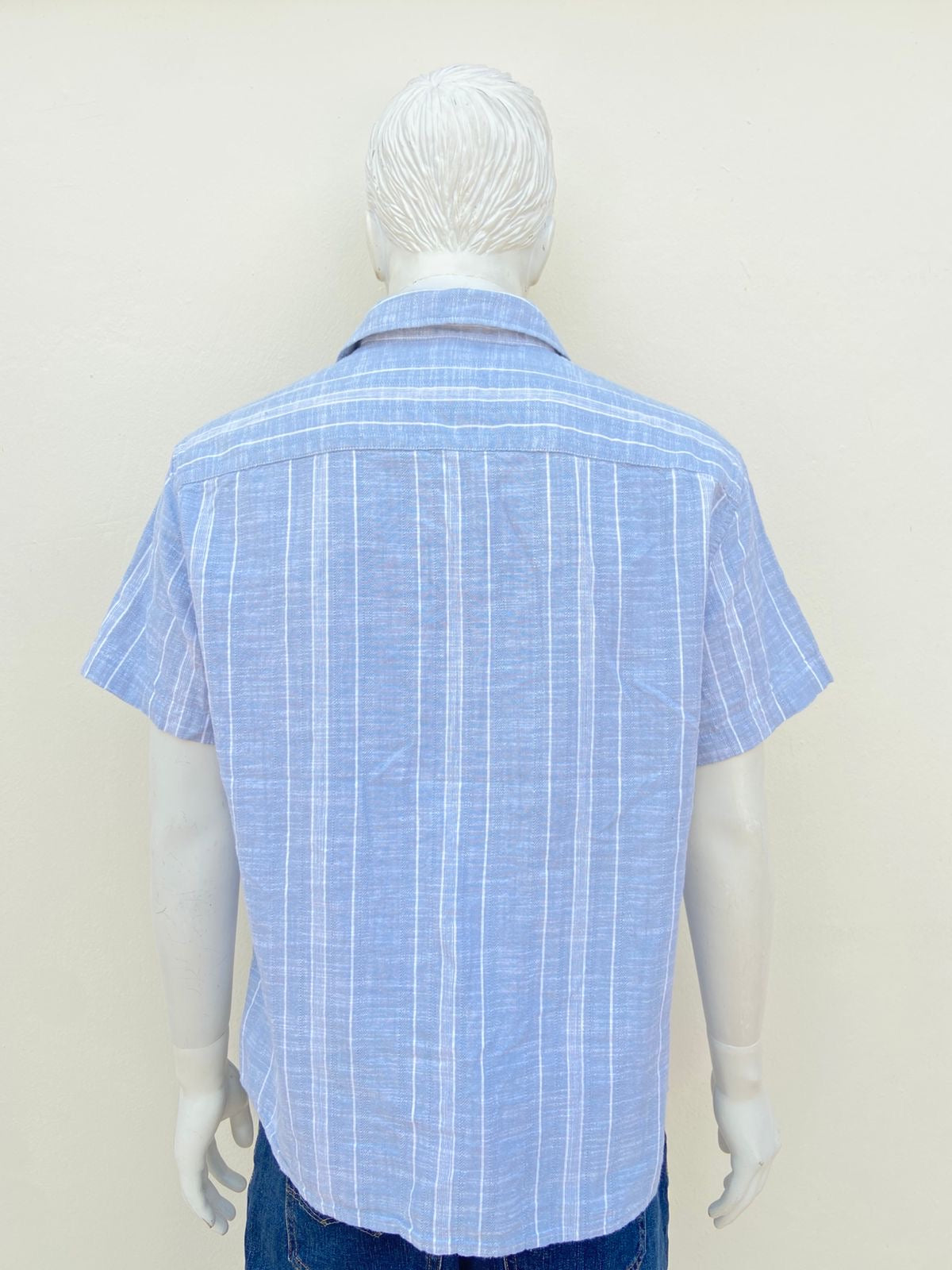 Camisa American Eagle original, azul claro con rayas en color blanco, 100% algodón.