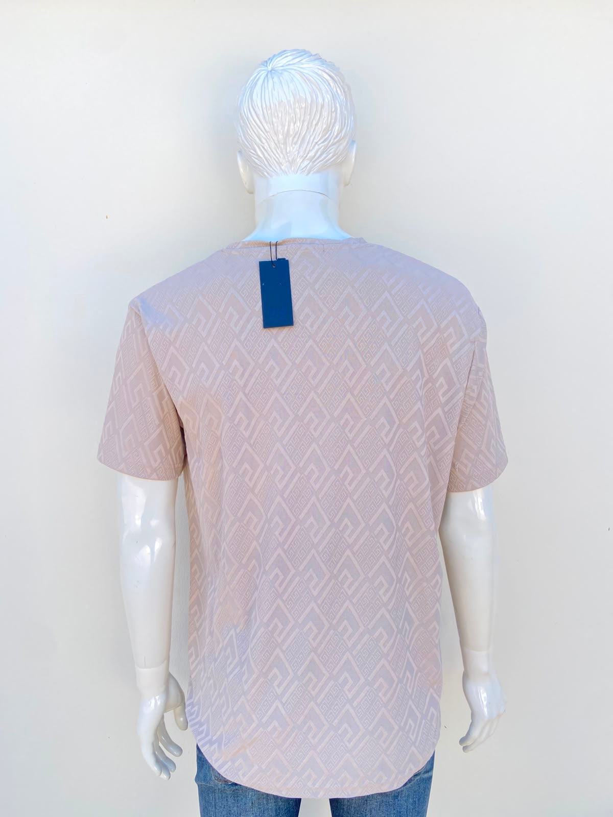 T-shirt US- ICON CO. original, en color crema liso con estampado de figuras, 60% algodón.