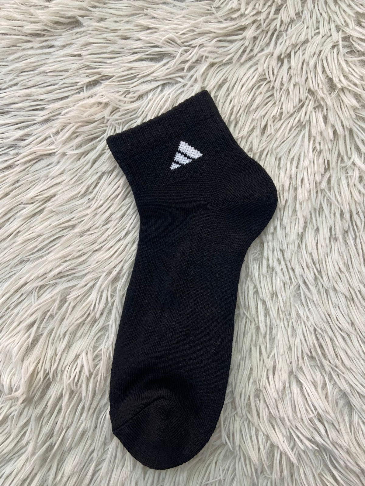 Medias ADIDAS original, negra lisa con logotipo en blanco.