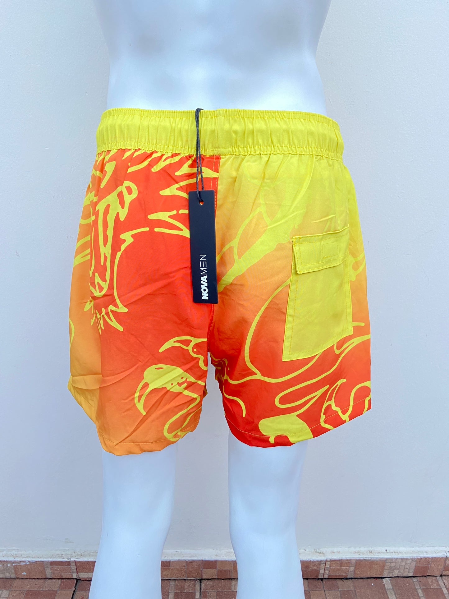 Bañador Baggy, ED HARDY original amarillo con naranja y estampado de un dragón.