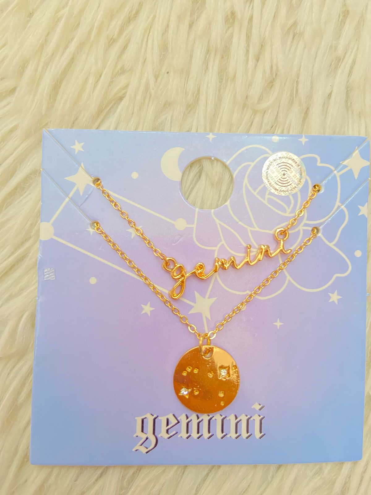 Cadena FOREVER 21 Original de dos piezas una con el nombre del singo GEMINIS y otra con una medalla