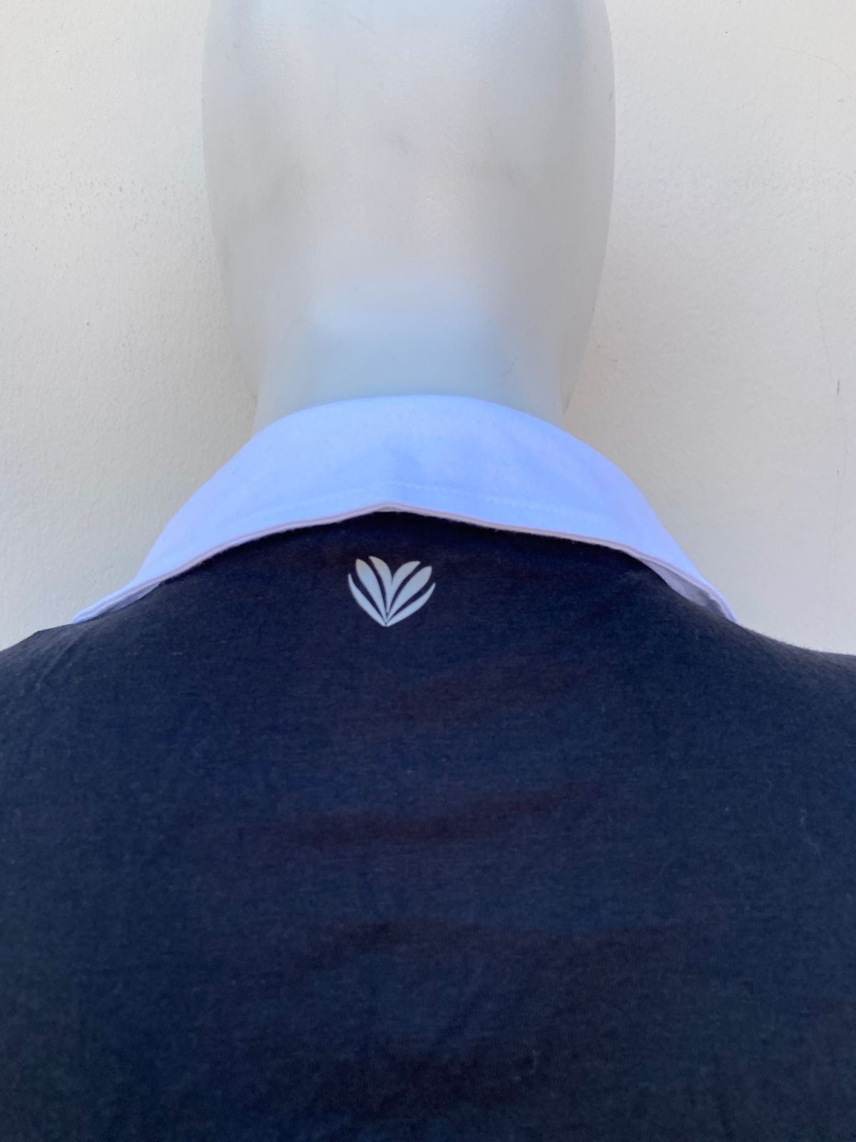 Polocher/Top Forever 21 Original en color negro con cuello blanco