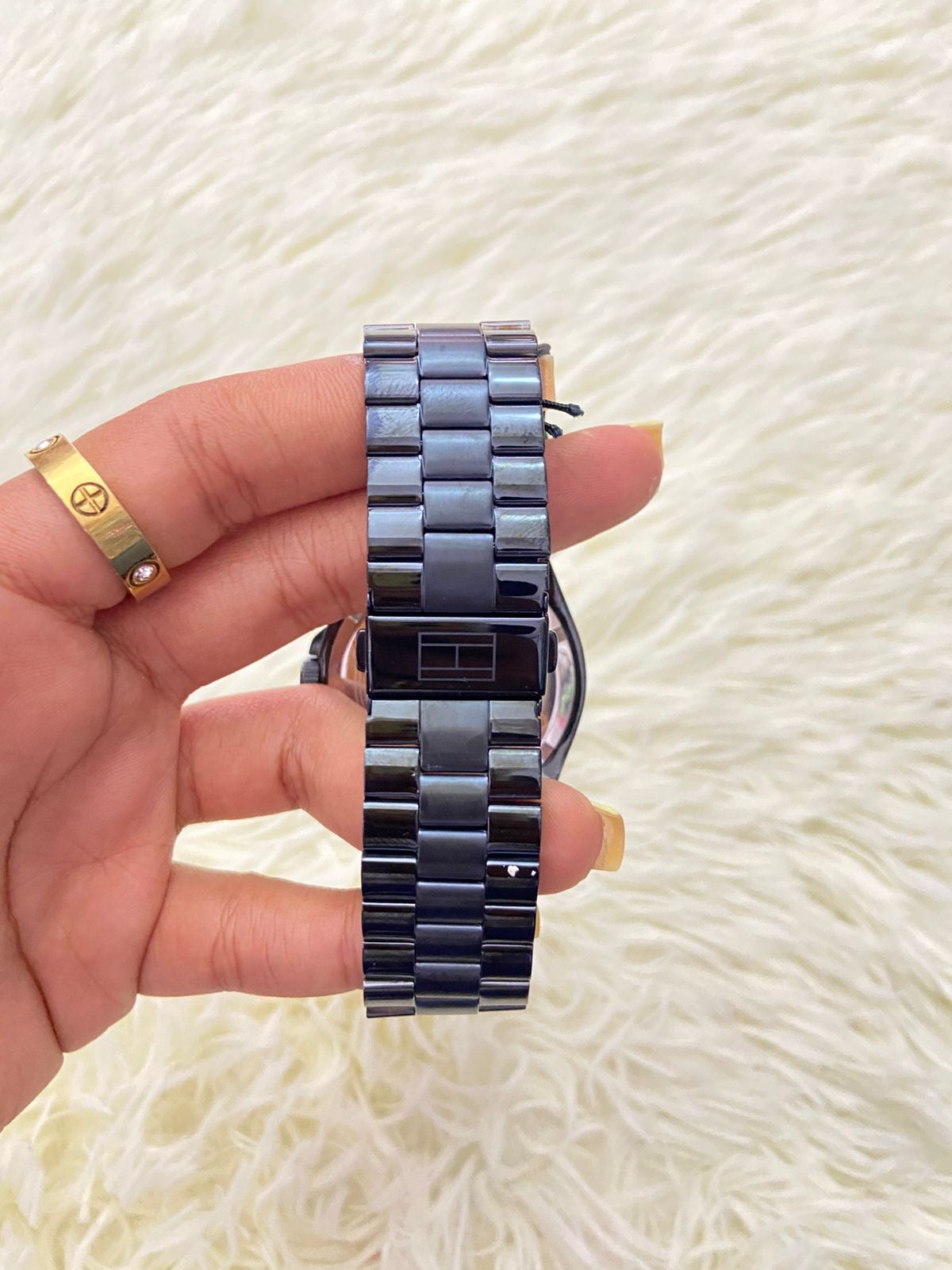 Reloj TOMMY HILFIGER original, 44 mm cara, color negro con fondo en azul y manecillas en color verde.