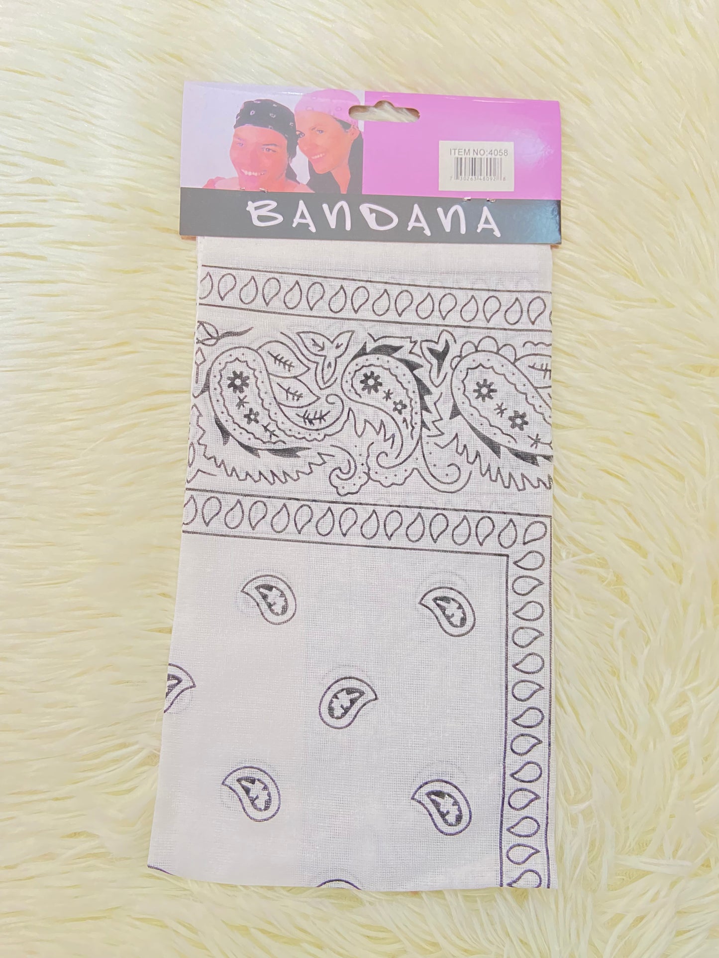 Pañuelos/ paño BANDANA, en color blanco con estampado de color negro, 100% algodón.