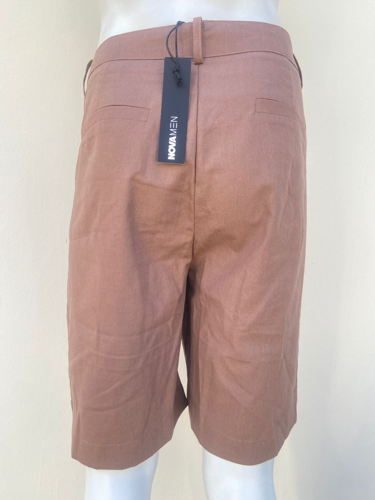 Bermuda en color marron lisa en lino