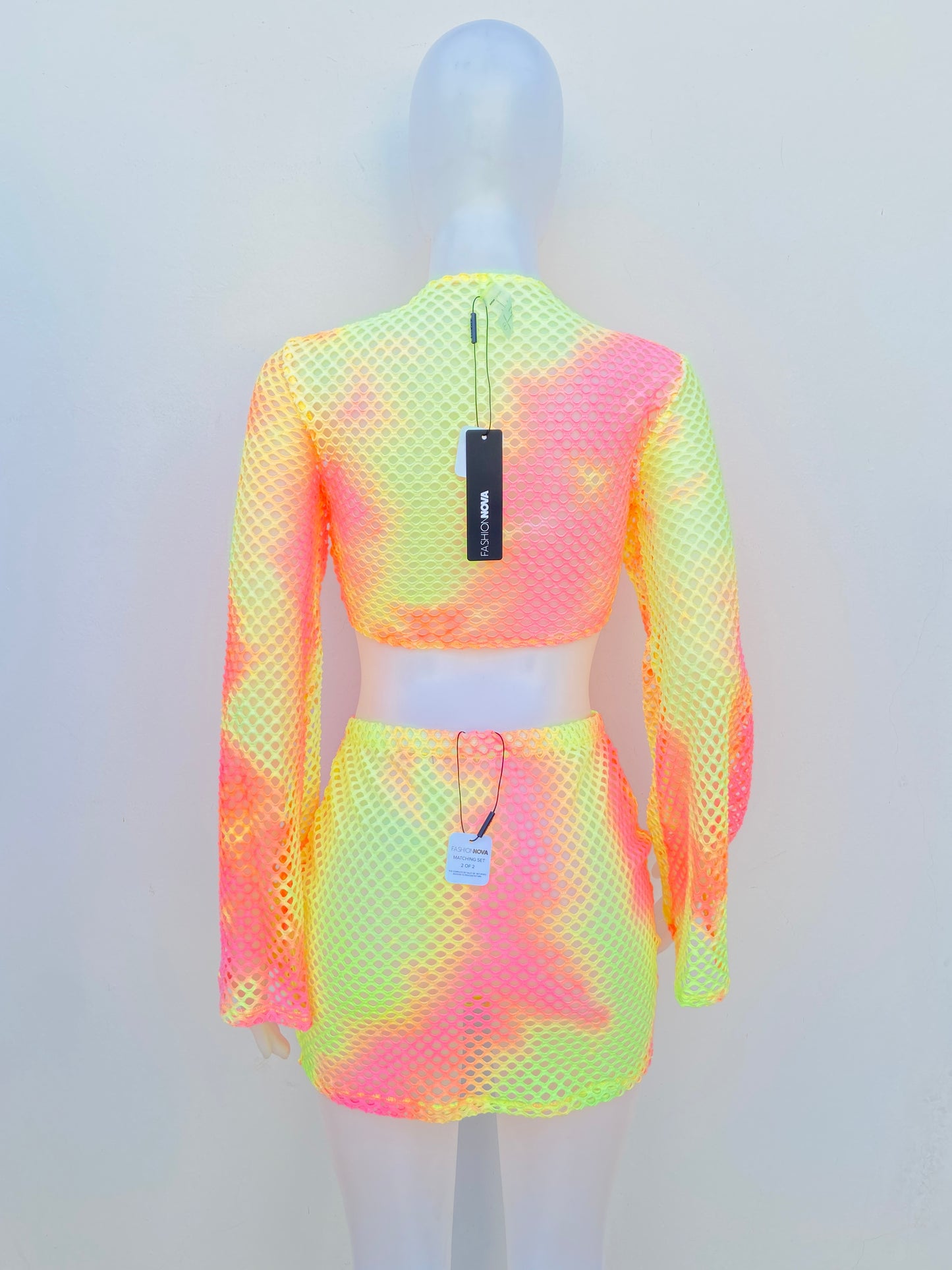 Conjunto/ Cover Up Fashion Nova original rosado combinado con Amarillo neon.