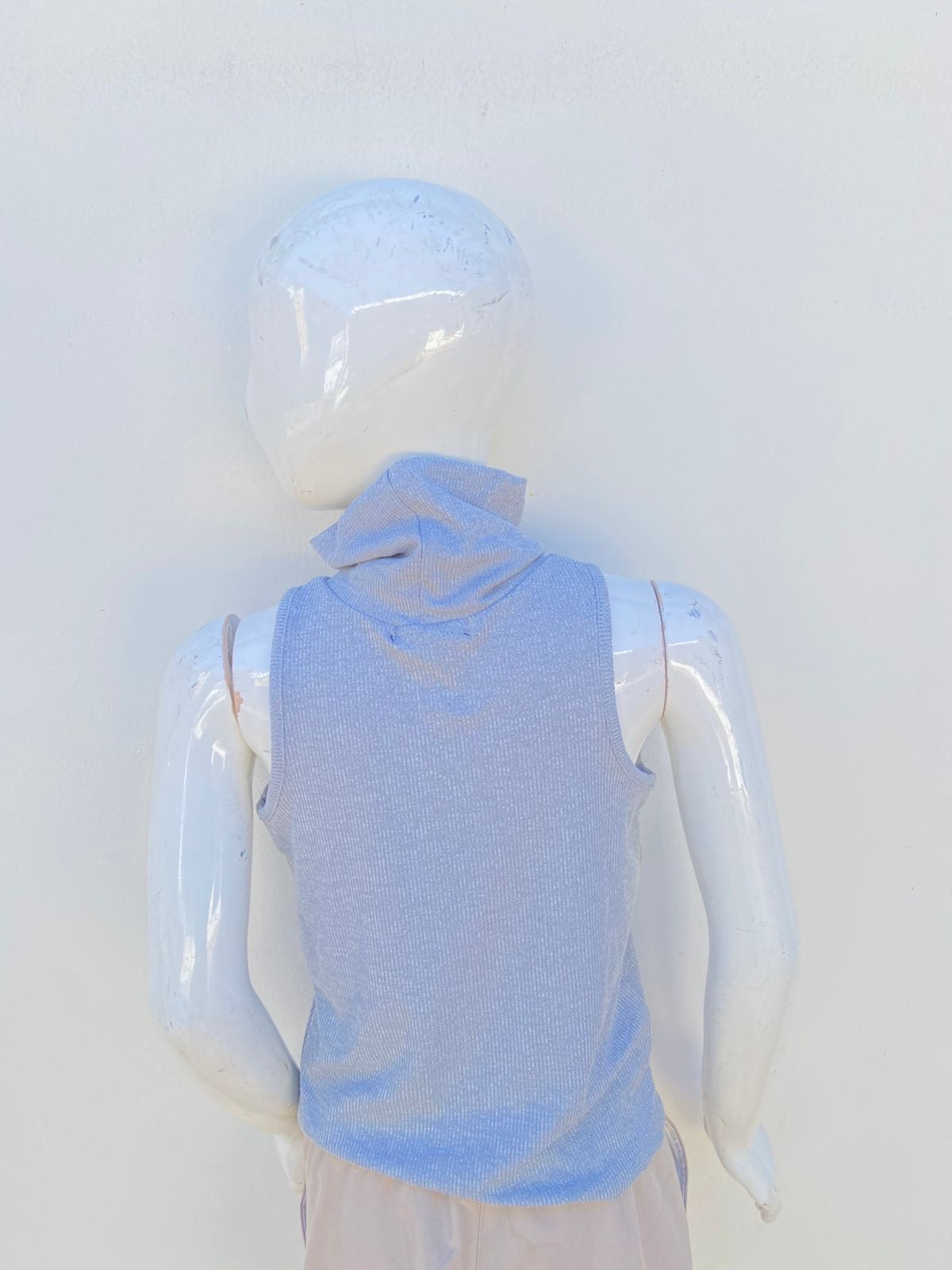 Franela en color gris lisa con cuello de tortuga