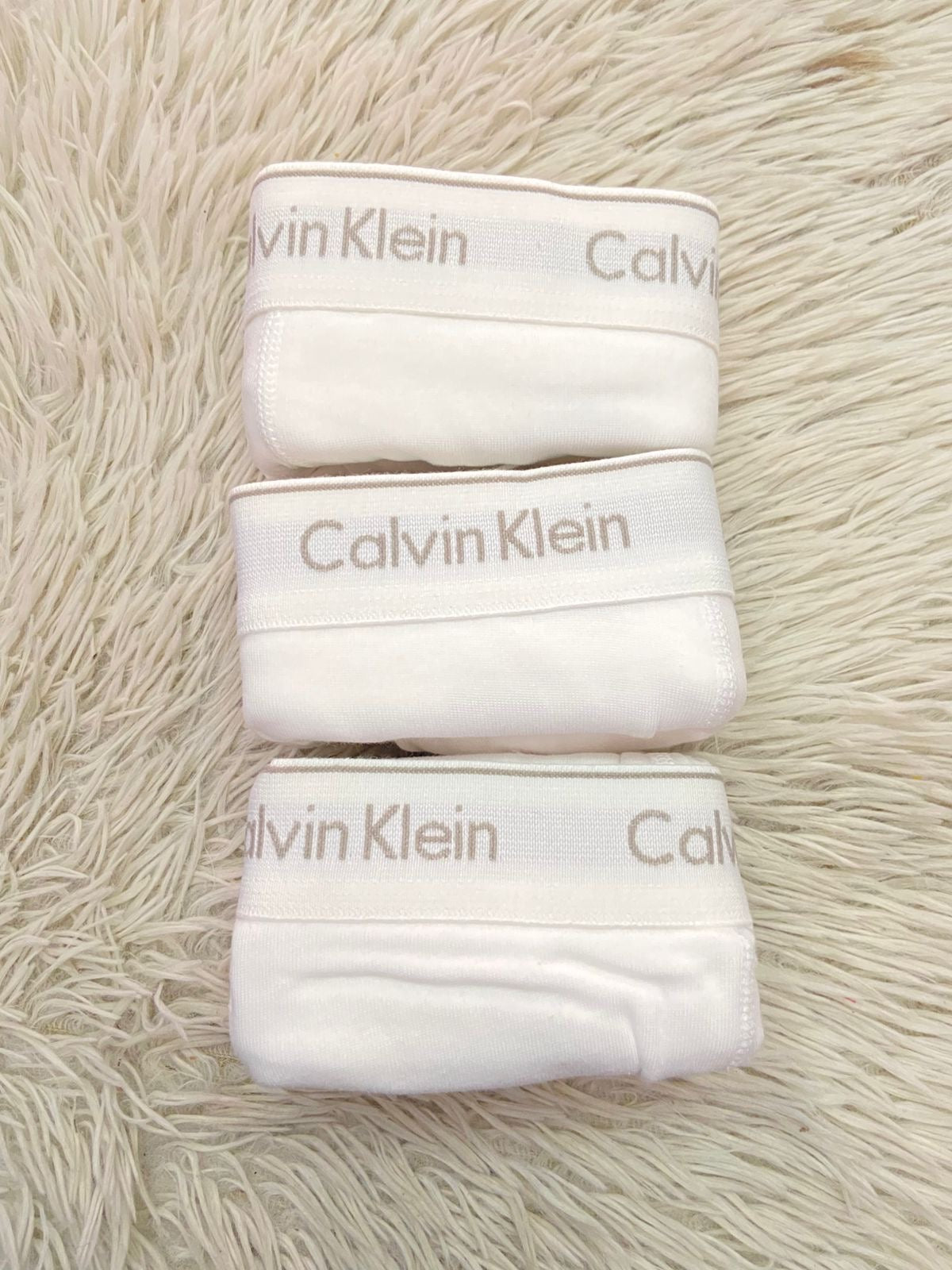 Boxer 3-pack CALVIN KLEIN Original, en color blanco, pretina con nombre de la marca repetida 100% cotton.