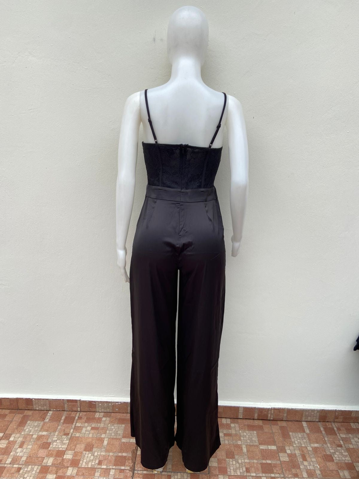 Enterizo Forever 21 original, negro en satin y la parte de arriba en encaje.