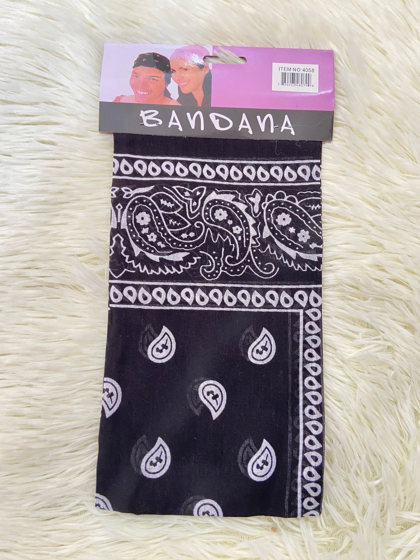 Pañuelos/ Paño BANDANA, negro con estampado eñ color blanco, 100% algodón.