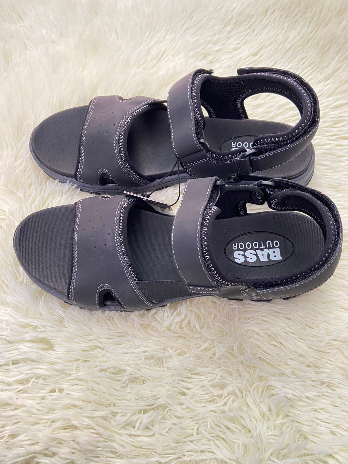 Sandalias BASS OUTDOOR original, negra con costura en hilo gris, ajustables, excelente para caminar