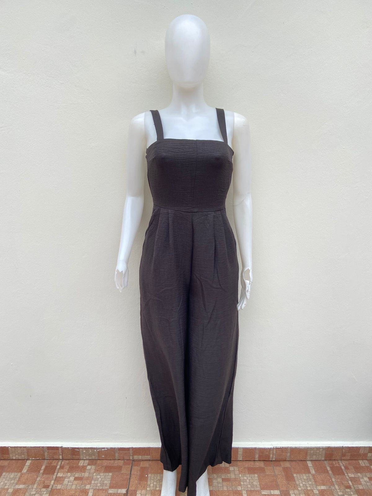 Enterizo Forever 21 original negro largo con abierto en la parte trasera.