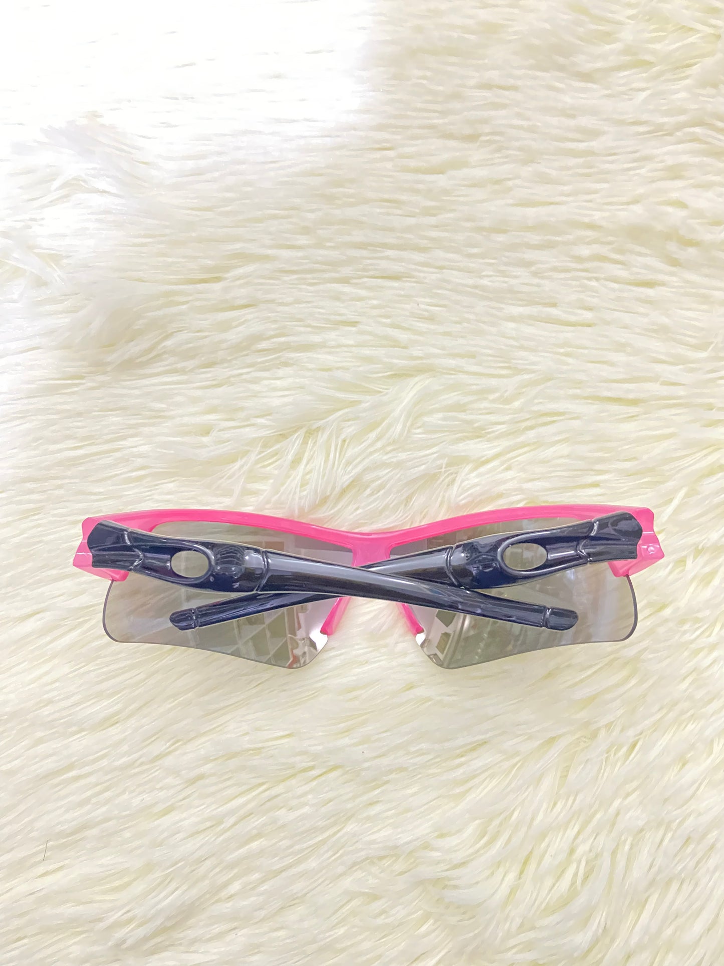Lentes, rosados con negros y micas que cambian de color, con 100 % Polycarbonate y protección UV.