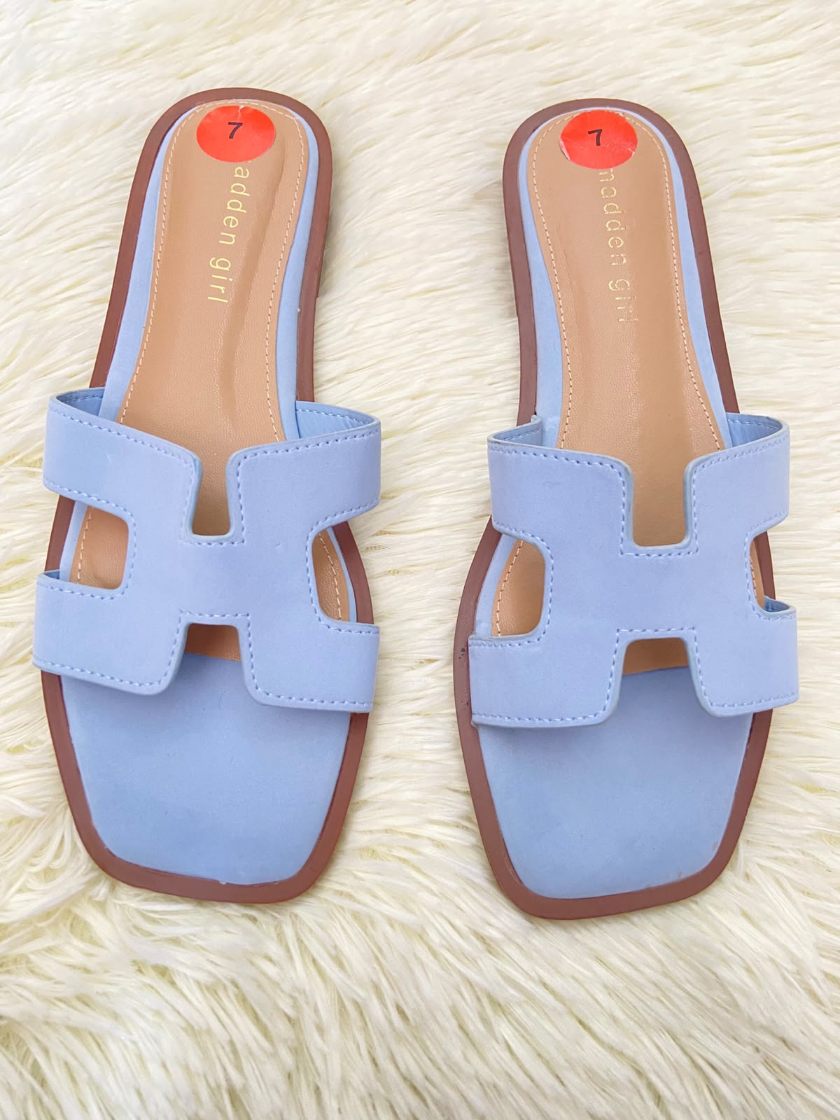 Sandalias MADDEN GIRL original, azul claro con marron, estilo clásico.