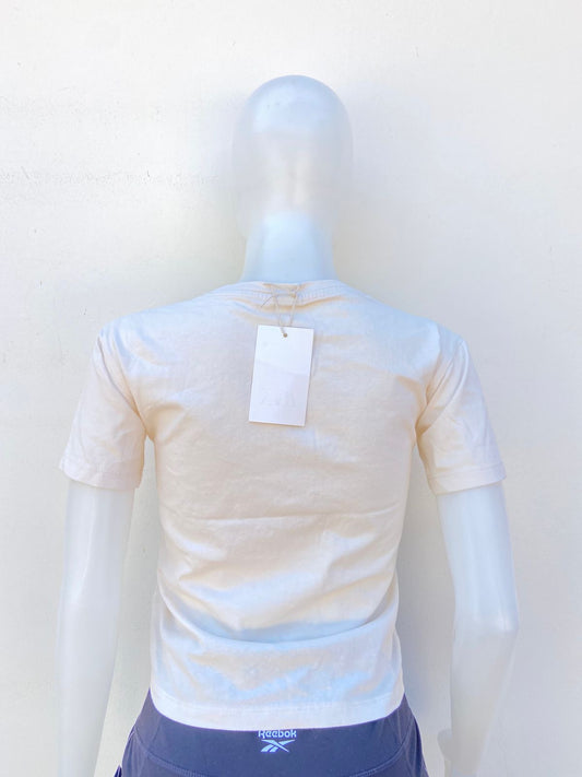 T-shirt ZARA Original en color beige con estampado de atardecer con un delfin en forma de corazón y letraa verdes al frente BLUE WATERS MY HEARTH.