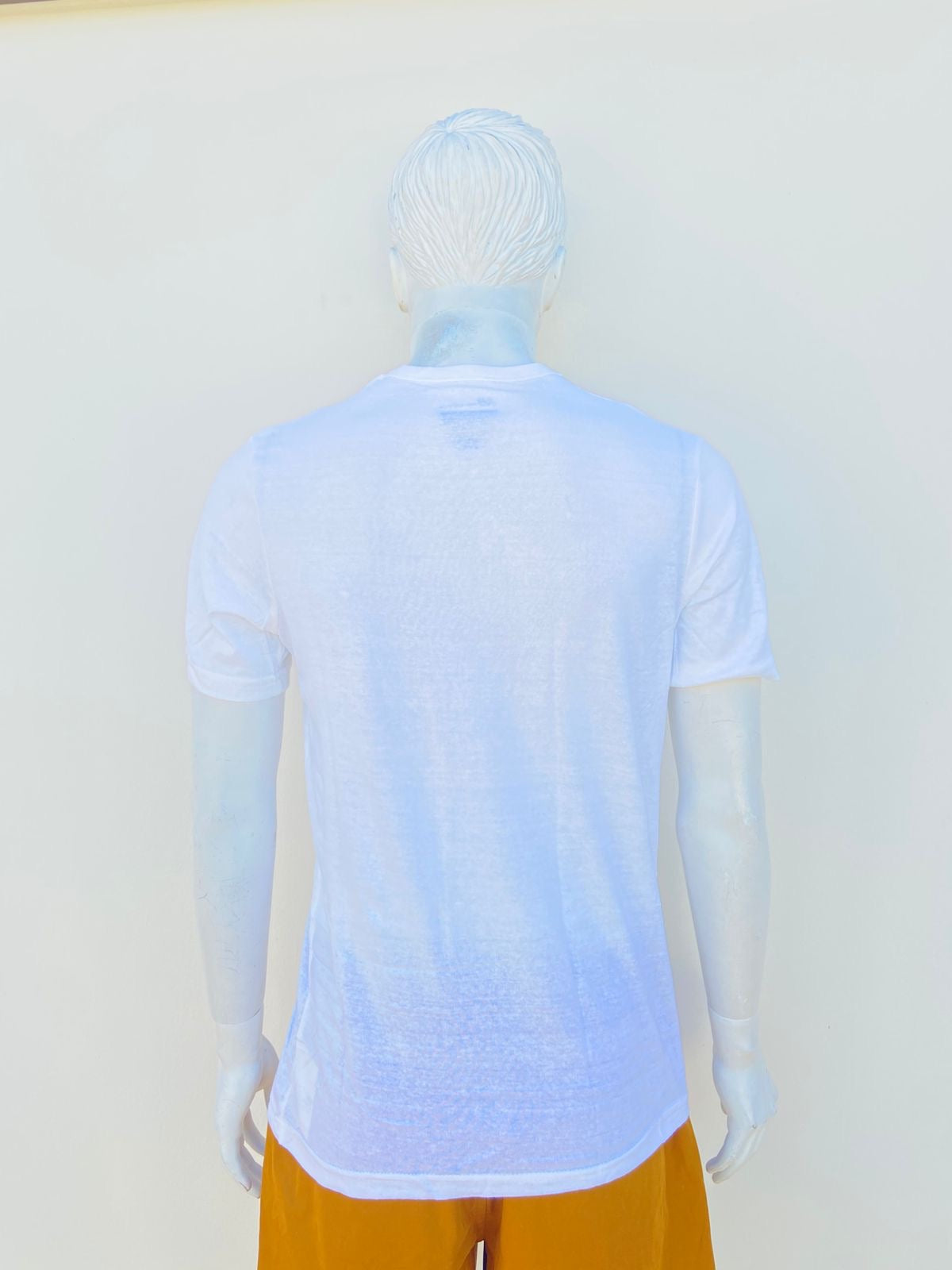 T-shirt New balance original blanco liso, con pequeño logo en color gris, esencial.