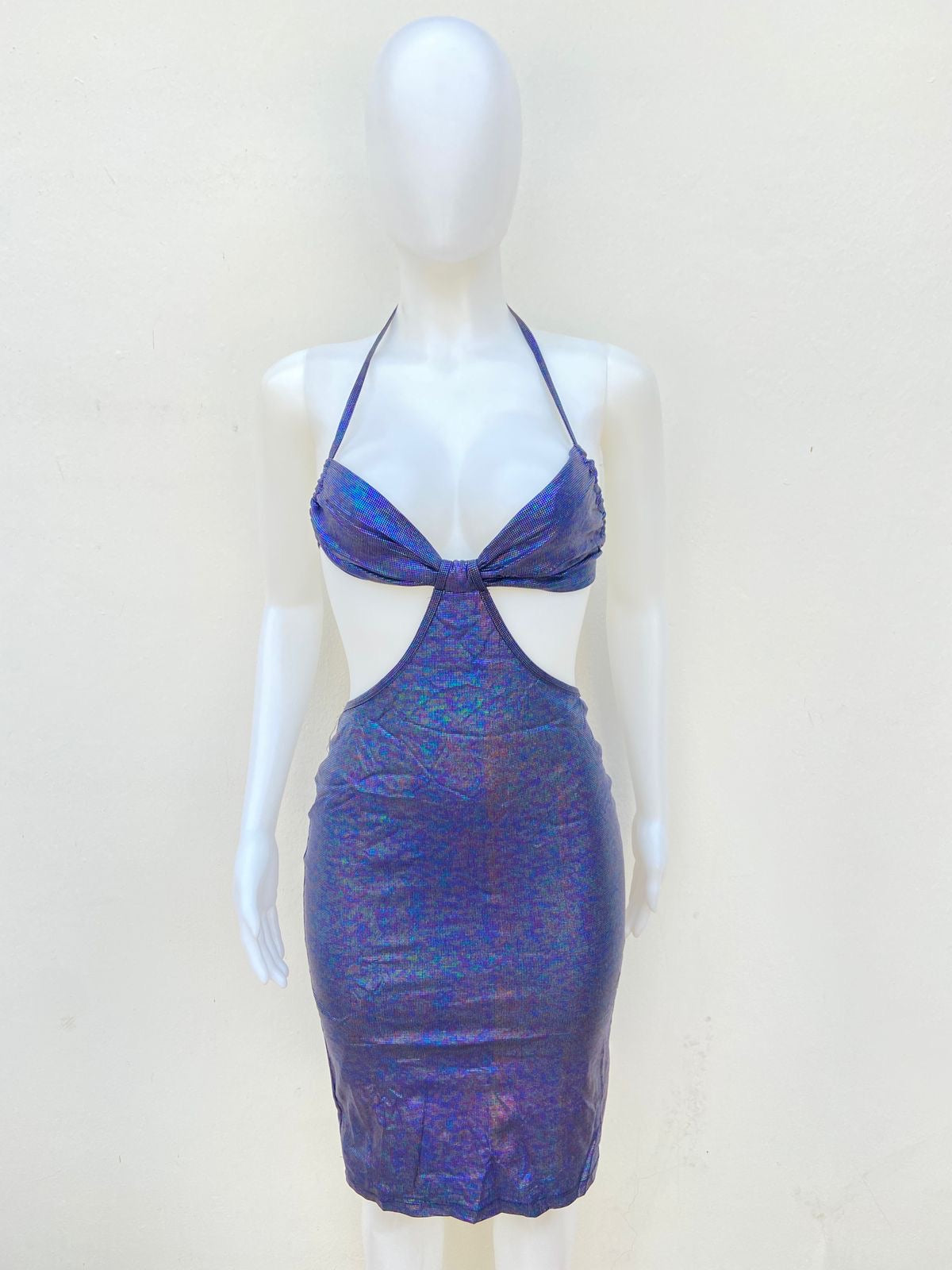 Vestido negro/ morado oscuro de tela brillosa, largo.