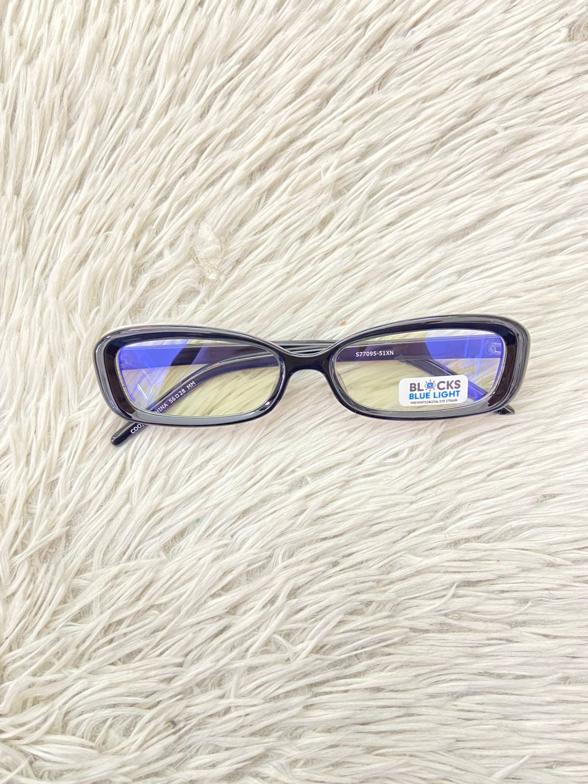 Lentes negros con montura negra, micas azules