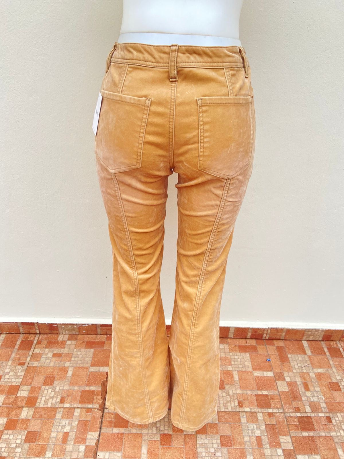 Pantalón Forever 21 original, color caramelo ( tan/ marrón), en tela de terciopelo.