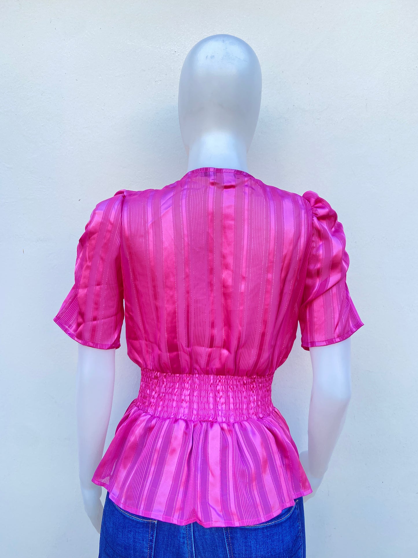 Blusa HAUTE MONDE original rosada con destellos de brillos, escote en V.