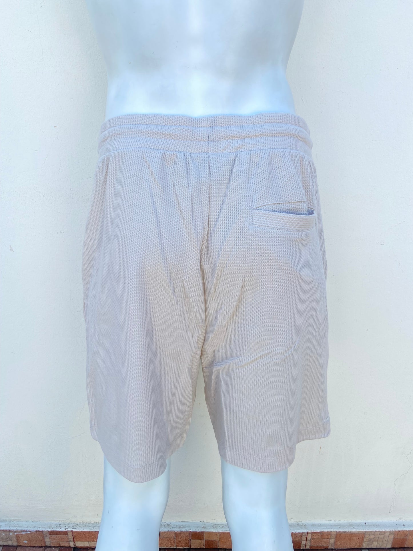 Bermuda Asos original gris/ crema claro con lazos ajustables.