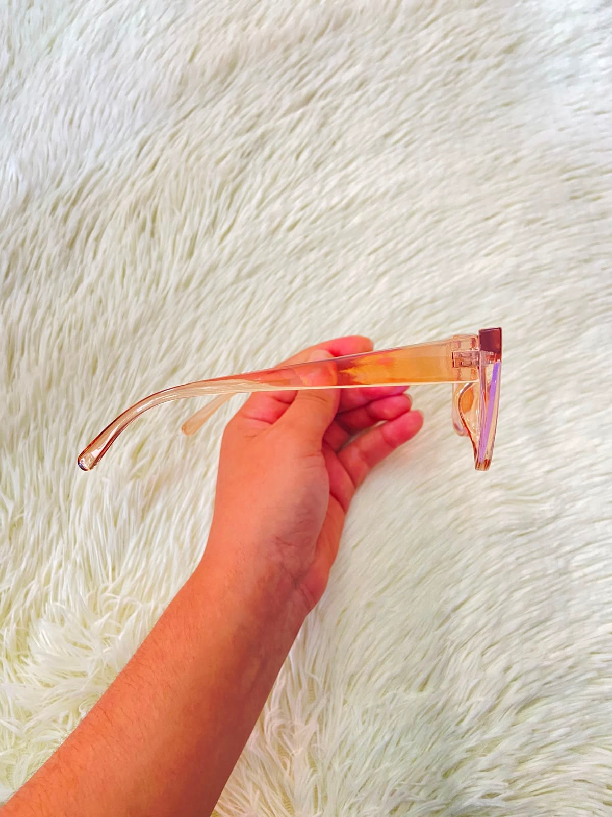 Lentes, en color rosado transparente estilo cat eye.