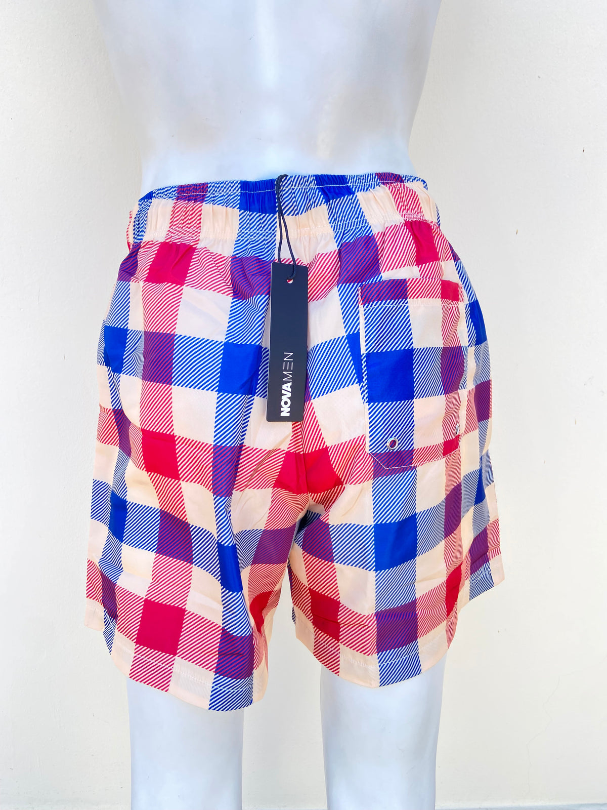 Bañador/ Baggy, crema con estampado de cuadros en color rojo y azul y lazos ajustables.