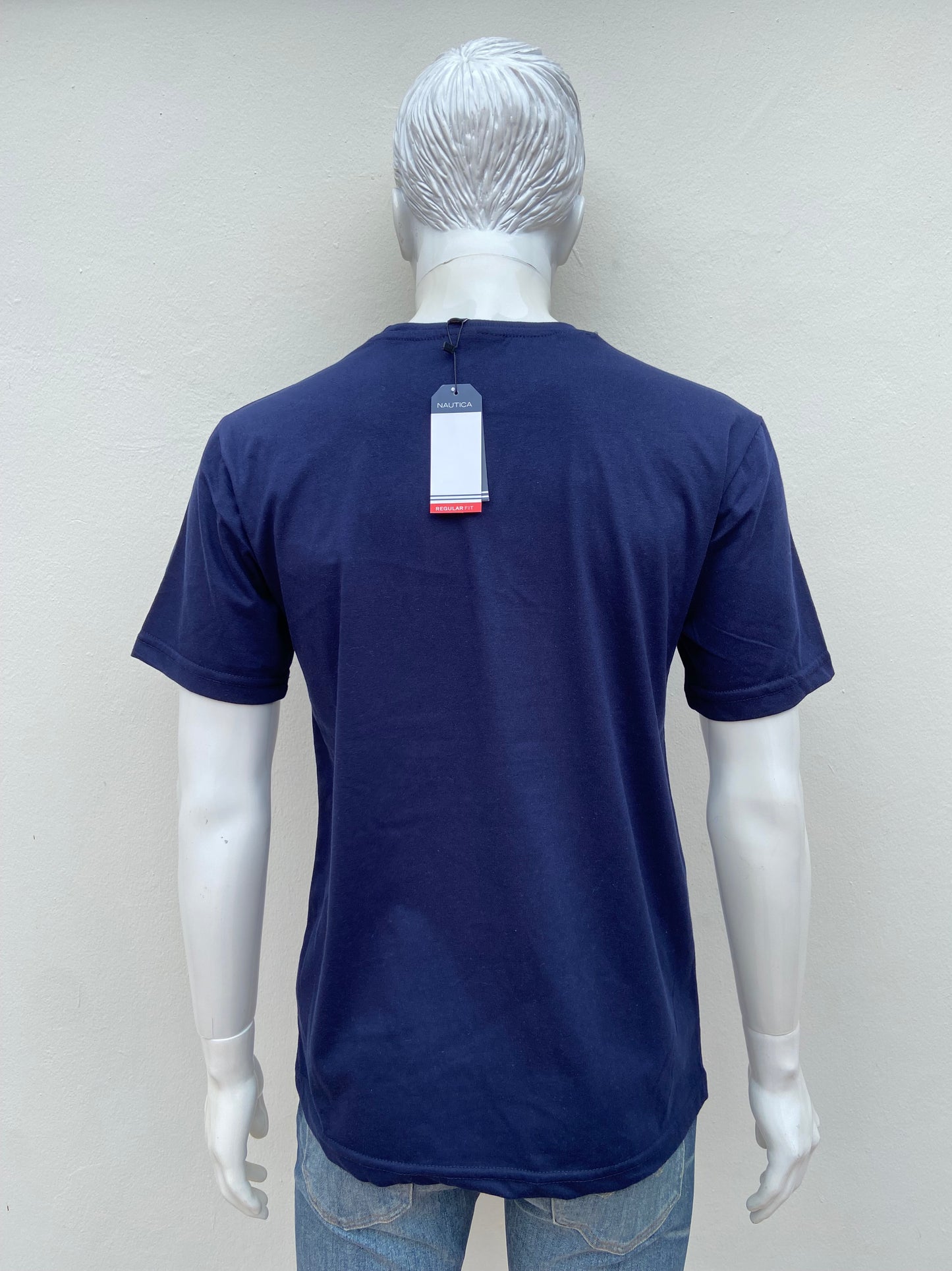 T-shirt NAUTICA original, azul marino ( NAVY) con letras NAUTICA en color blanco y algunas banderas.