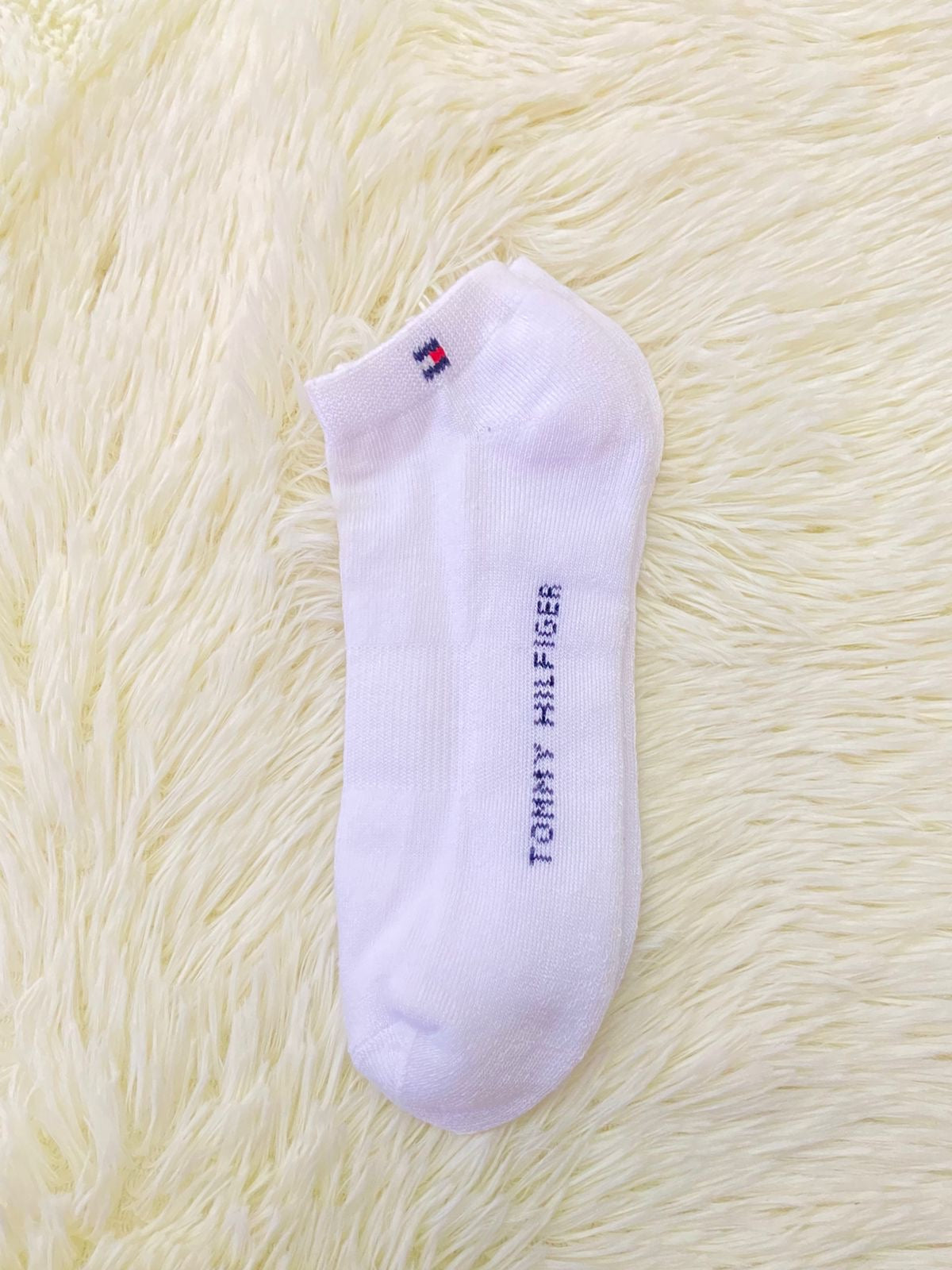 Medias Tommy Hilfiger original, blanca con letras TOMMY HILFIGER en azul marino.