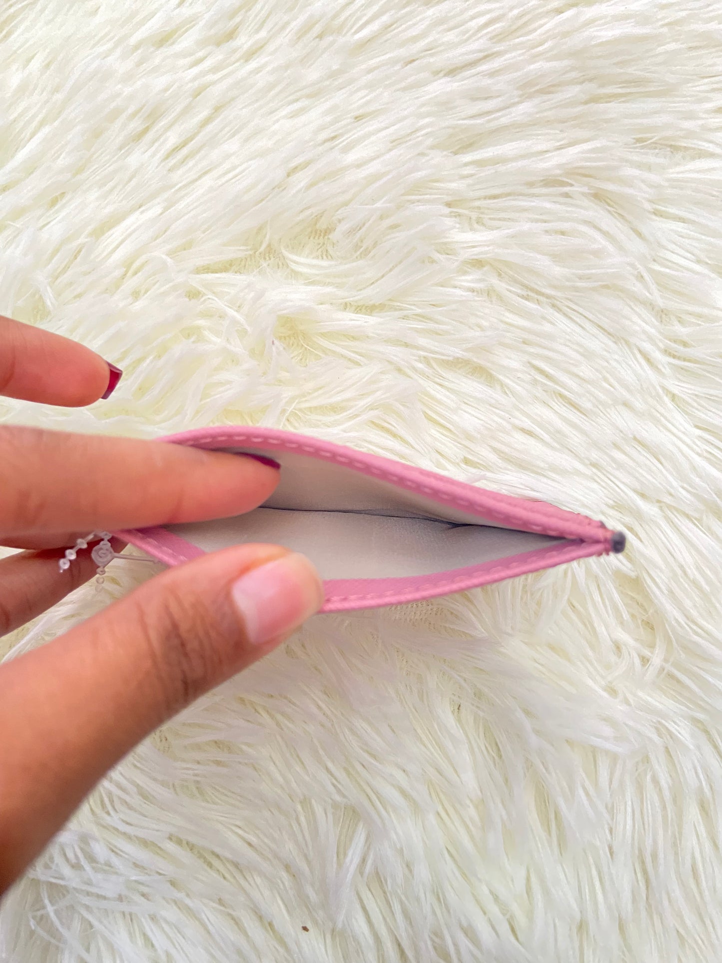 Set GUESS original de monedero/ cartera y tarjetero de color rosado ( Dusty Rose ) con letras de color plateado y rosado.