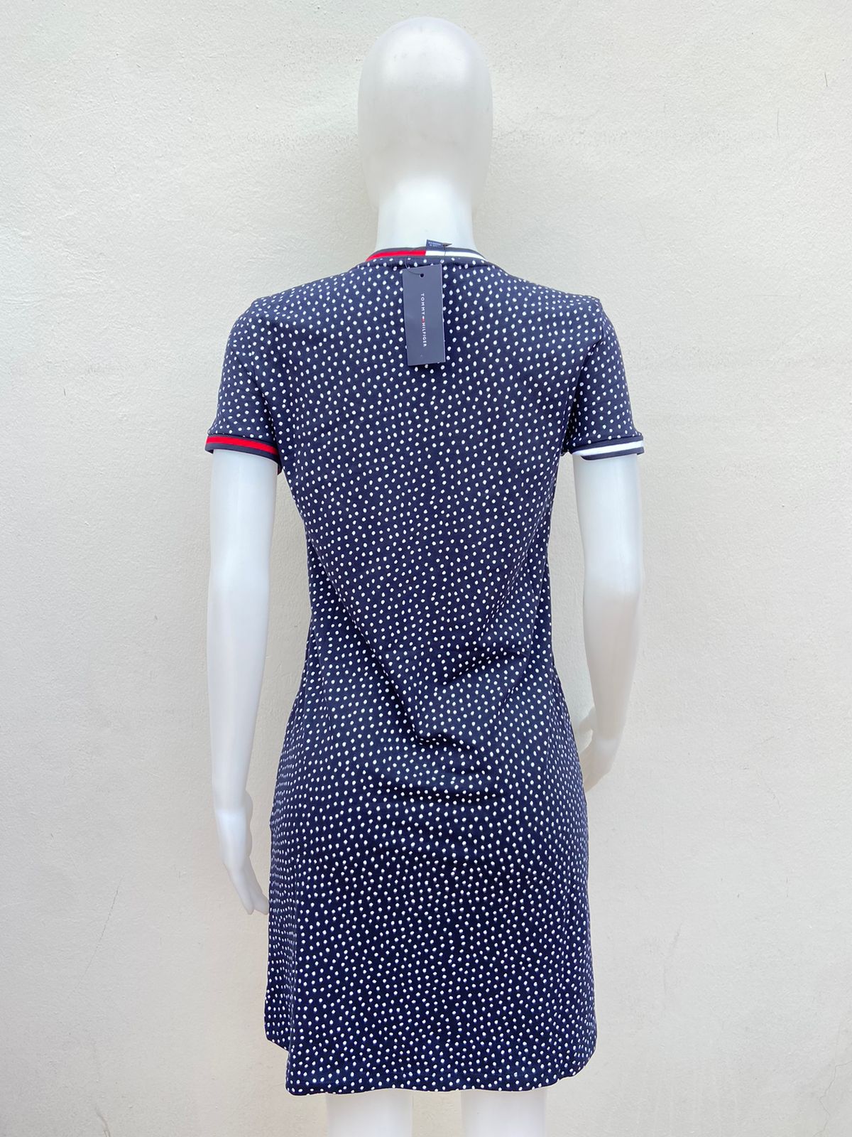 Vestido Tommy Hilfiger original azul marino con estampado de bolitas y cuello V.