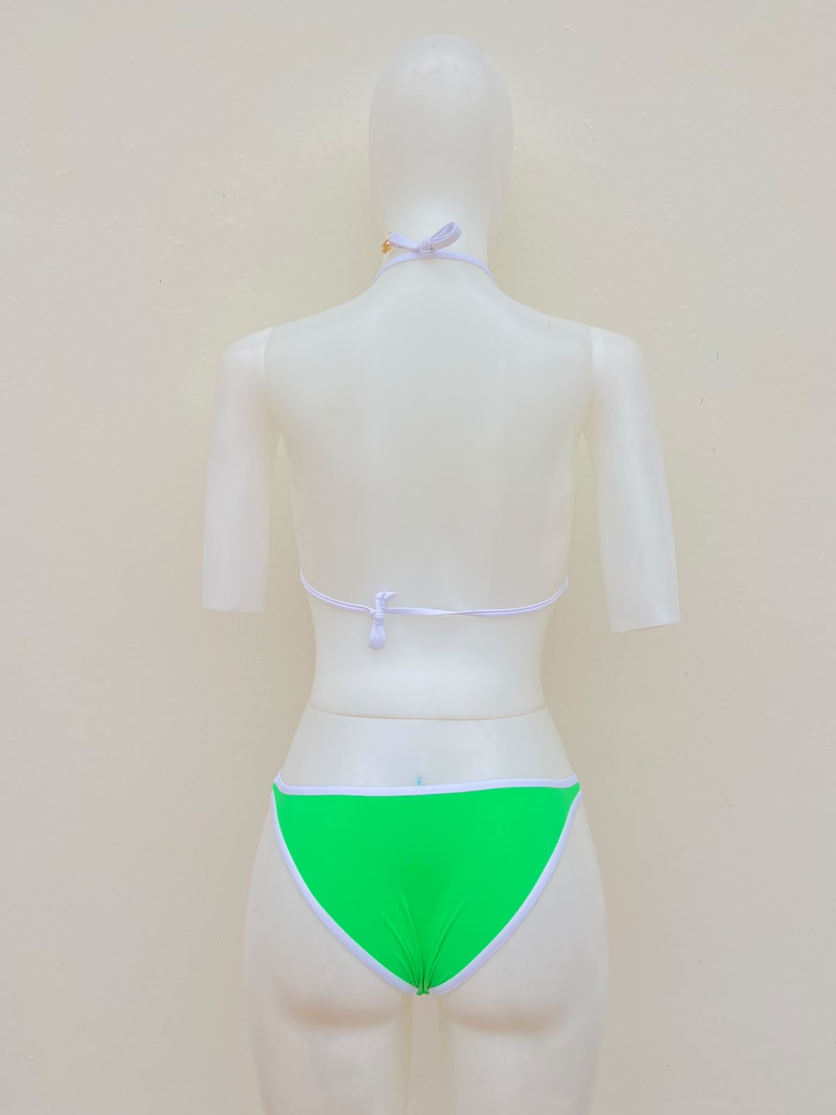 Biquini BM MYKONOS BLUE original, verde con con blanco y colgantes de mariposas.
