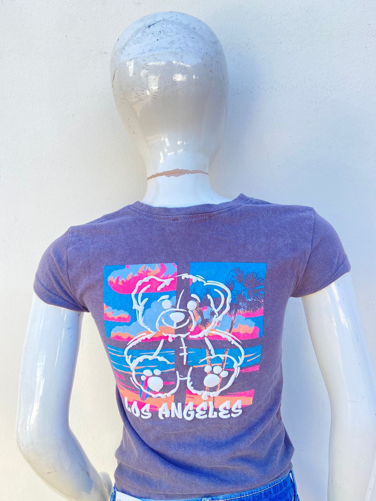 T-shirt Nova Kids original Gris oscuro con estampado de un oso en colores y letras LOS ÁNGELES.