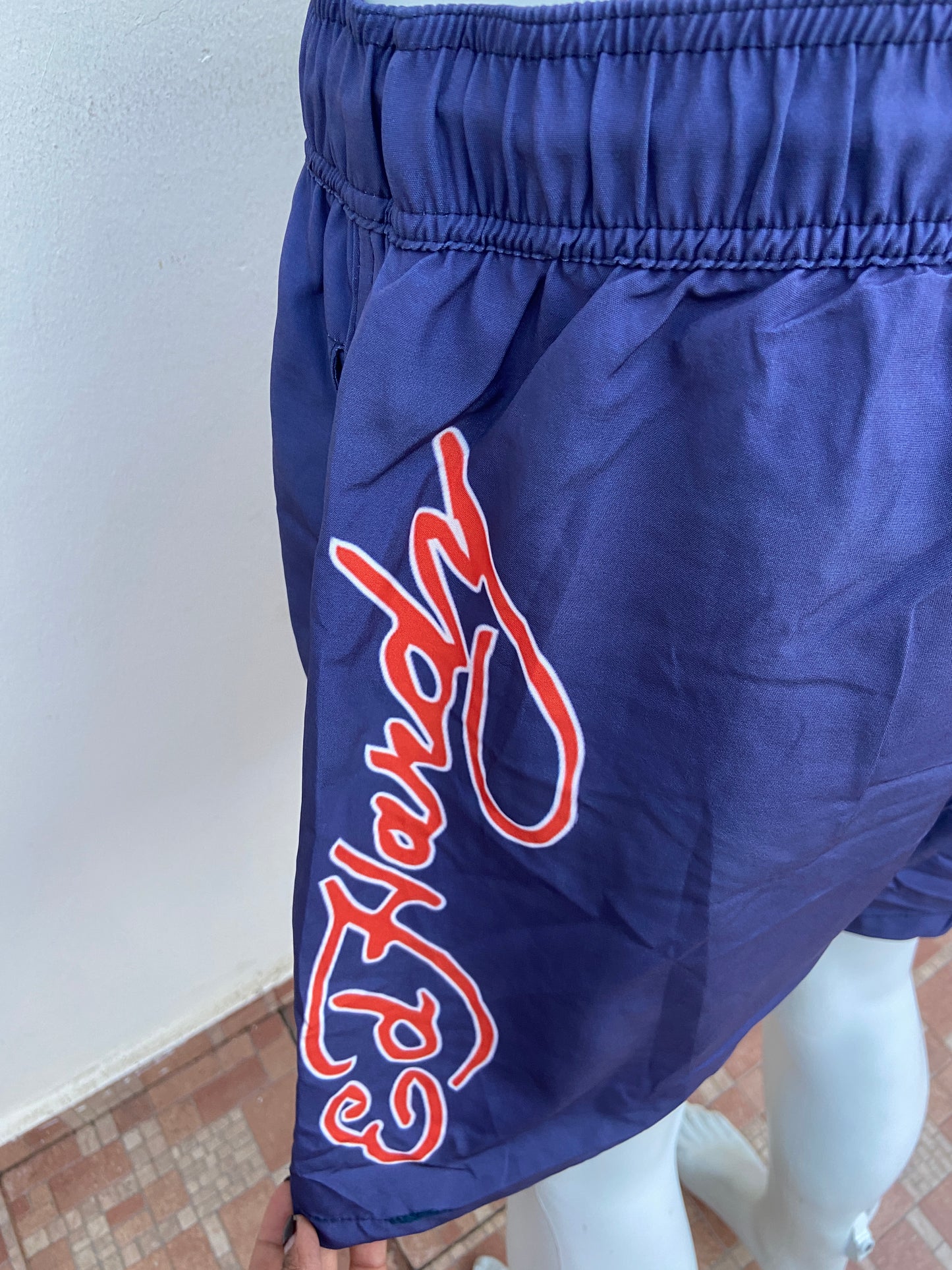 Bañador/Baggy, ED HARDY original azul marino con estampado de palmera y arcoíris.