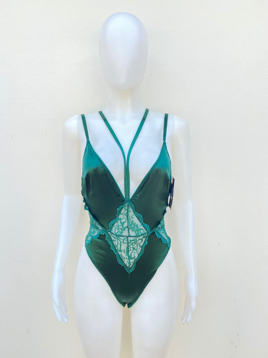 Body Lencería de satén con encaje • Espalda T seductora • Copa suave • Tirantes ajustables