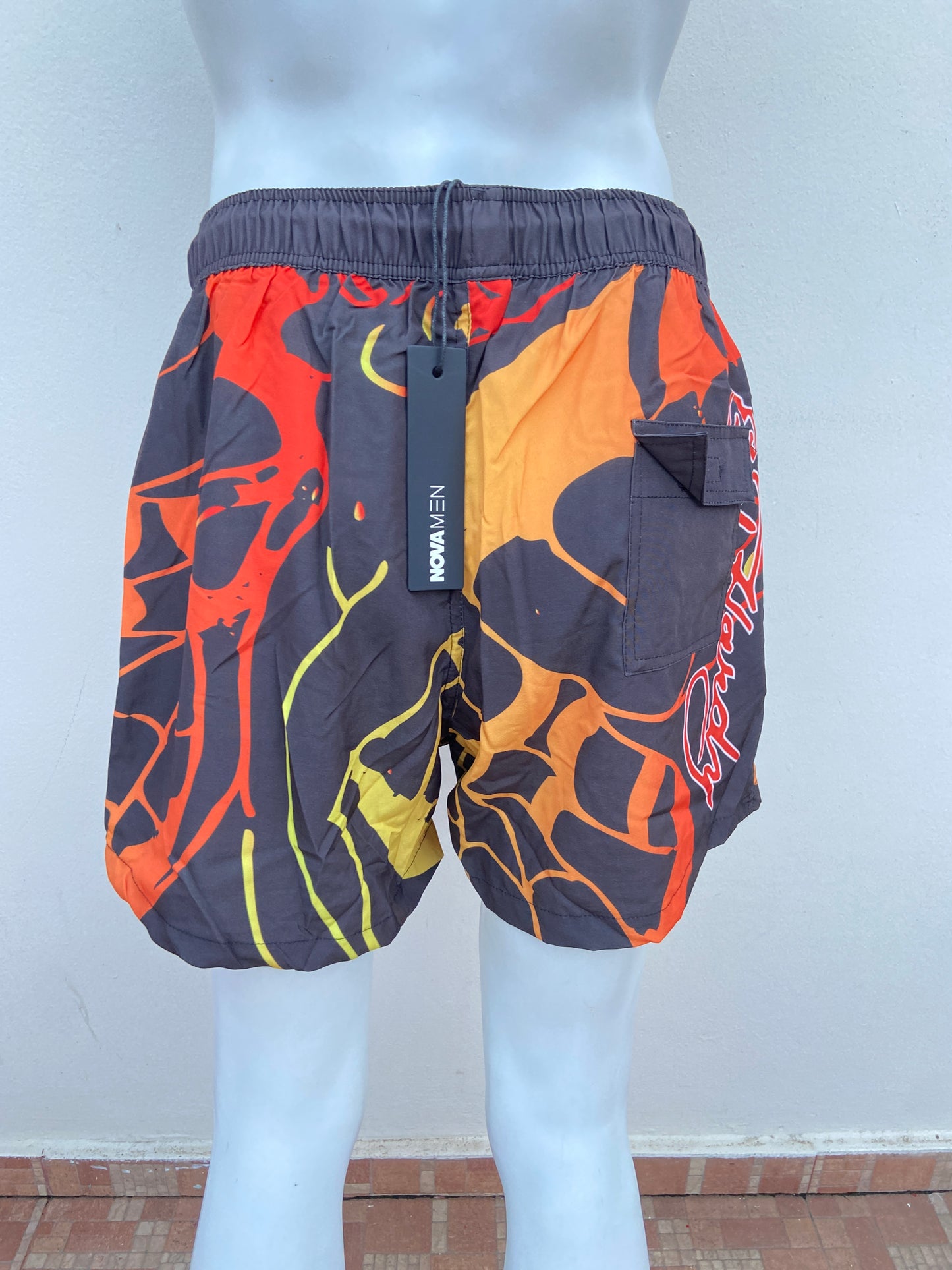 Bañador Baggy, ED HARDY original negro con estampado de lava, leopardo en color naranja y rojo.