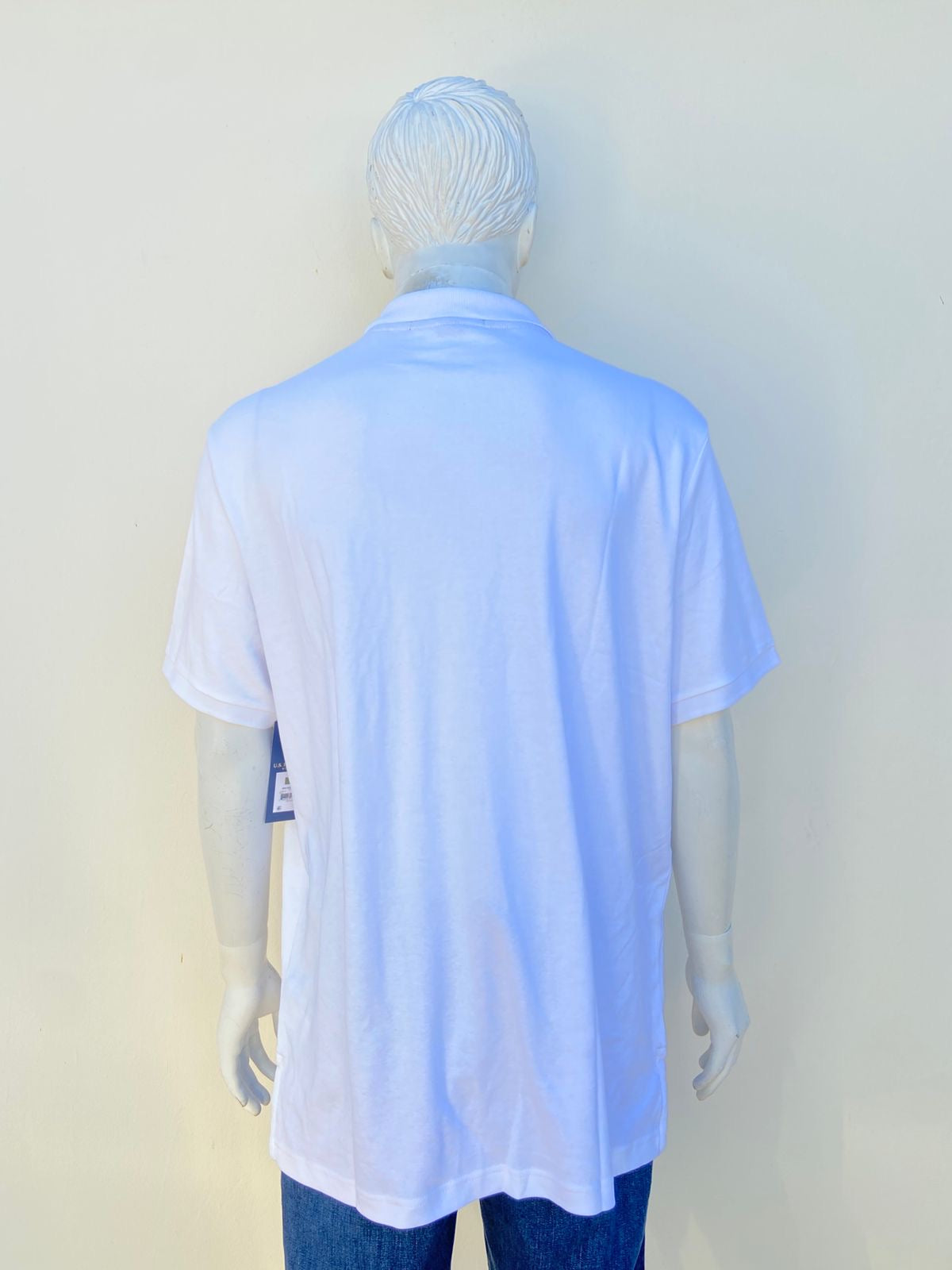 Polocher U.S POLO original, blanco liso con estampado de la marca en marrón.