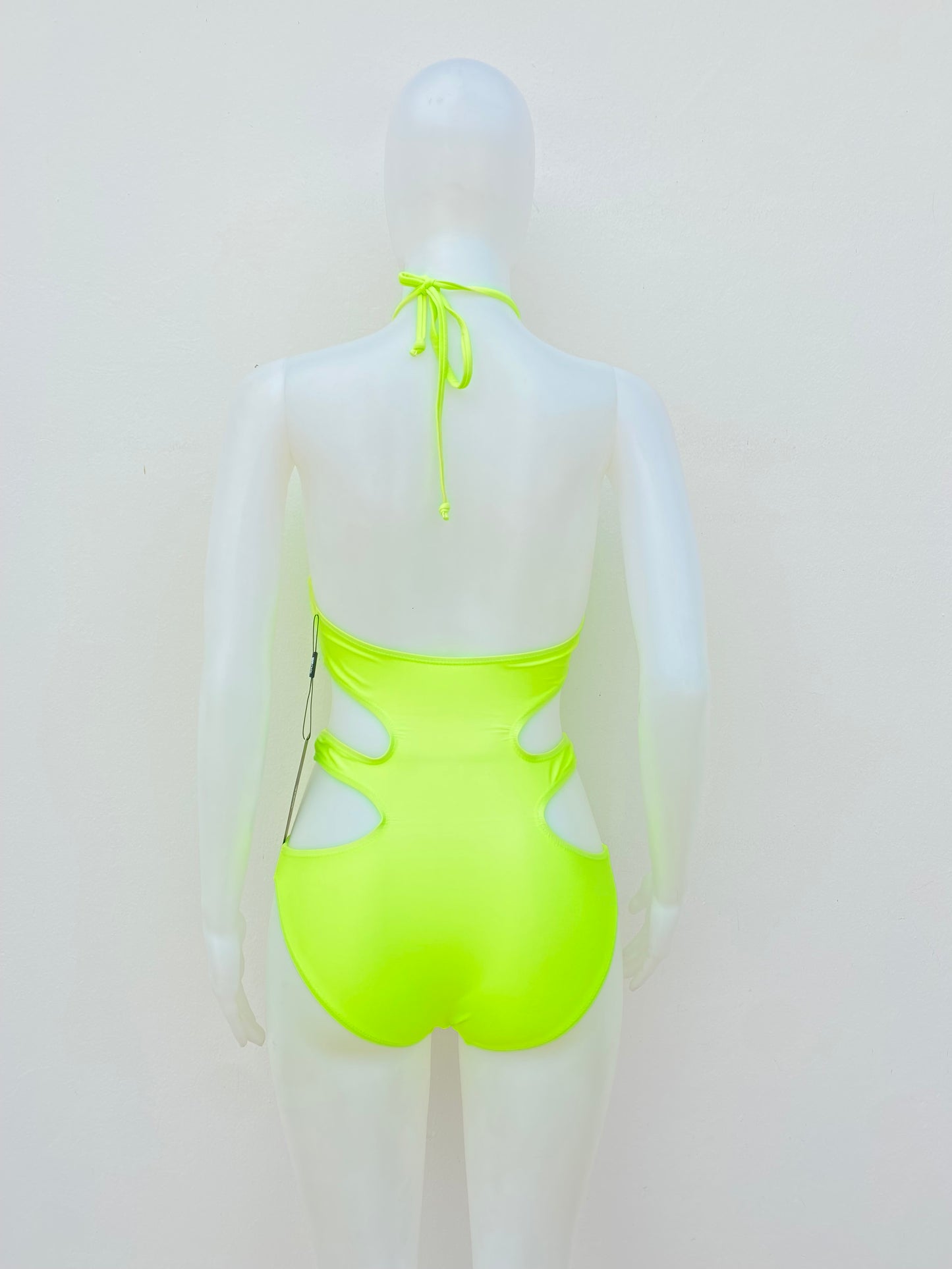 Biquini, de una pieza Fashion Nova original, Verde Neón, descubierto en la parte delantera.