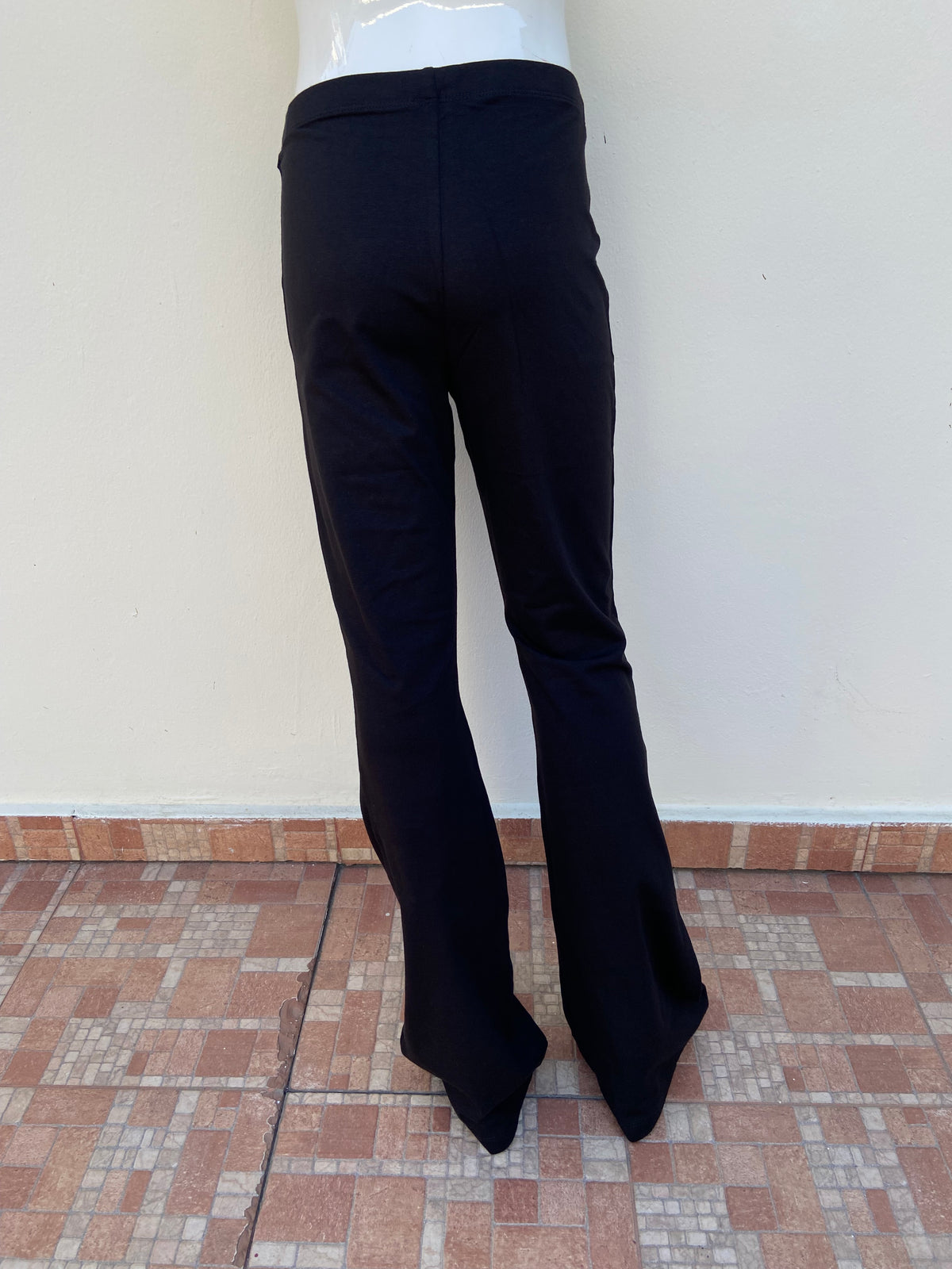 Legging WONDER NATION original en color negro liso, campana abajo