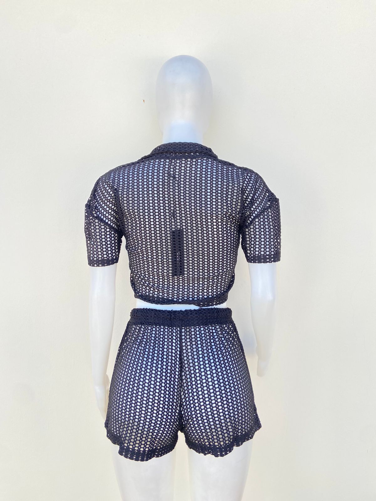 Conjunto/ Cover Up, negro con hoyitos/ estilo malla y tela de crochet.