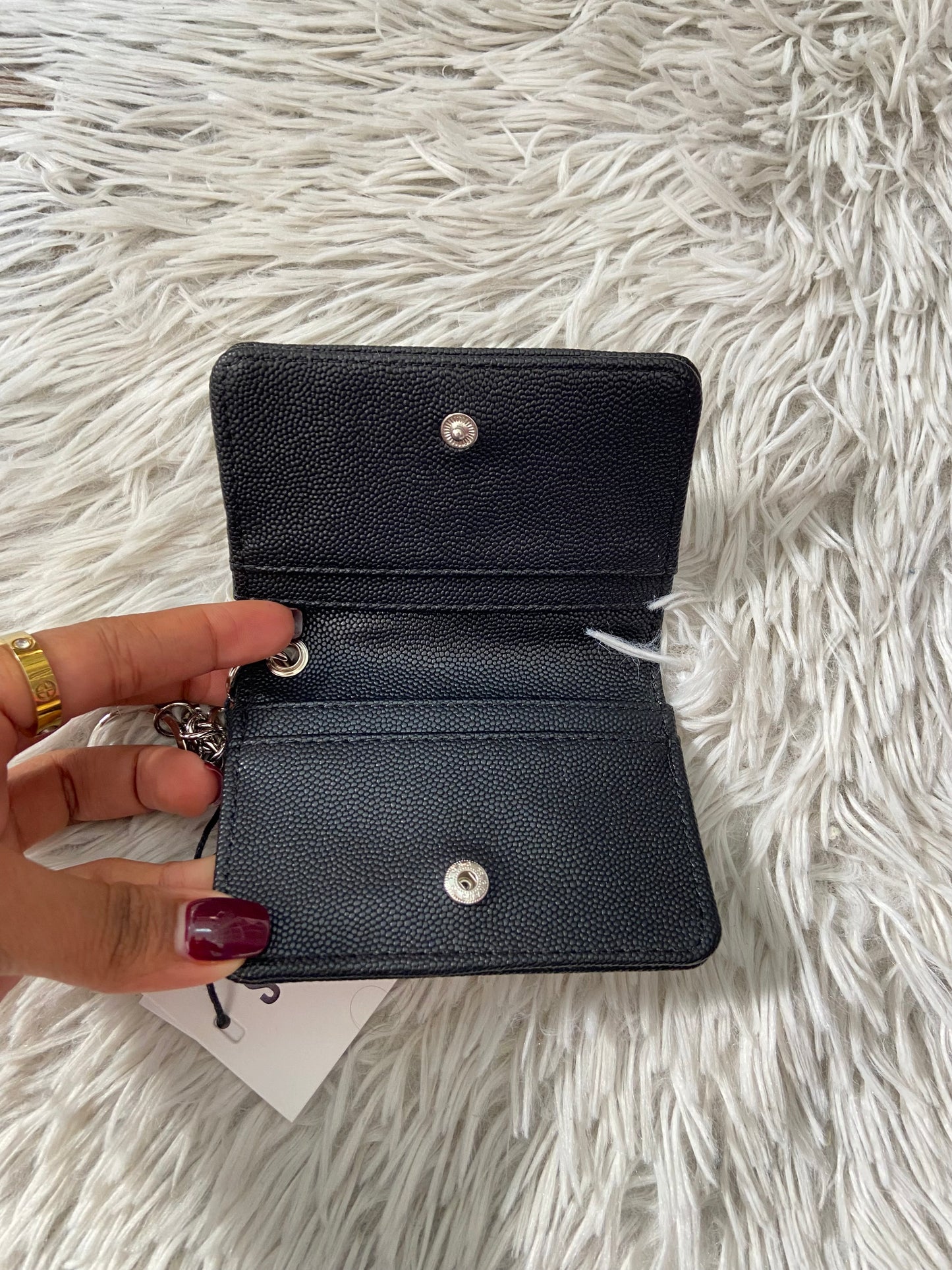 Mini Monedero STEVE MADDEN original, negro con placa STEVEMADDEN en color negro y llavero adicional.