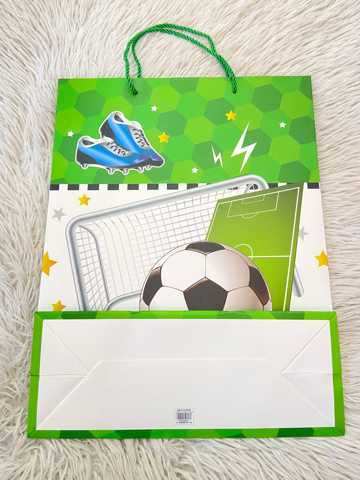 Shopping, verde con blanco y está de futbol, GRANDE.