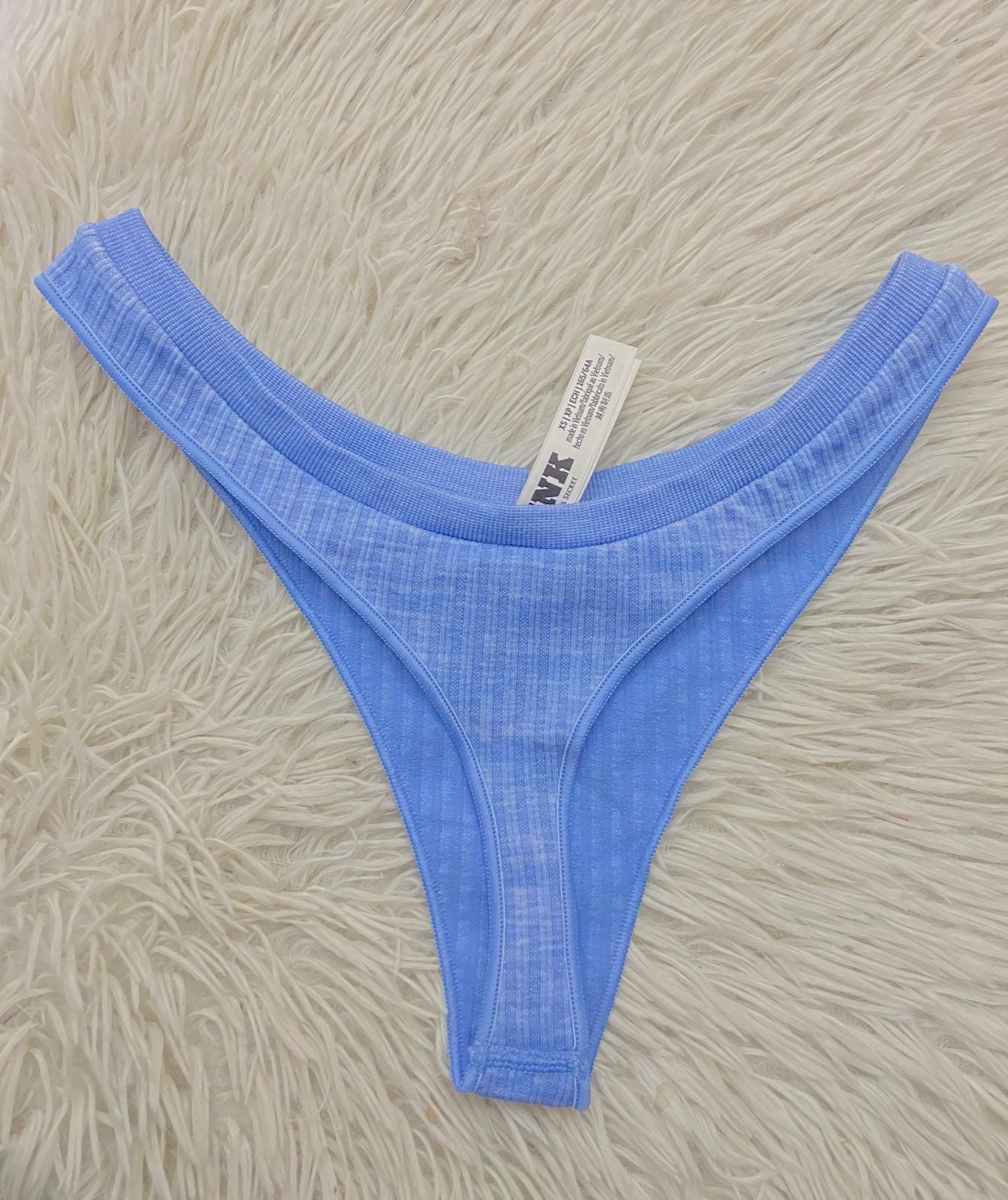 Panti PINK original azul claro con diseño de líneas, tanga.