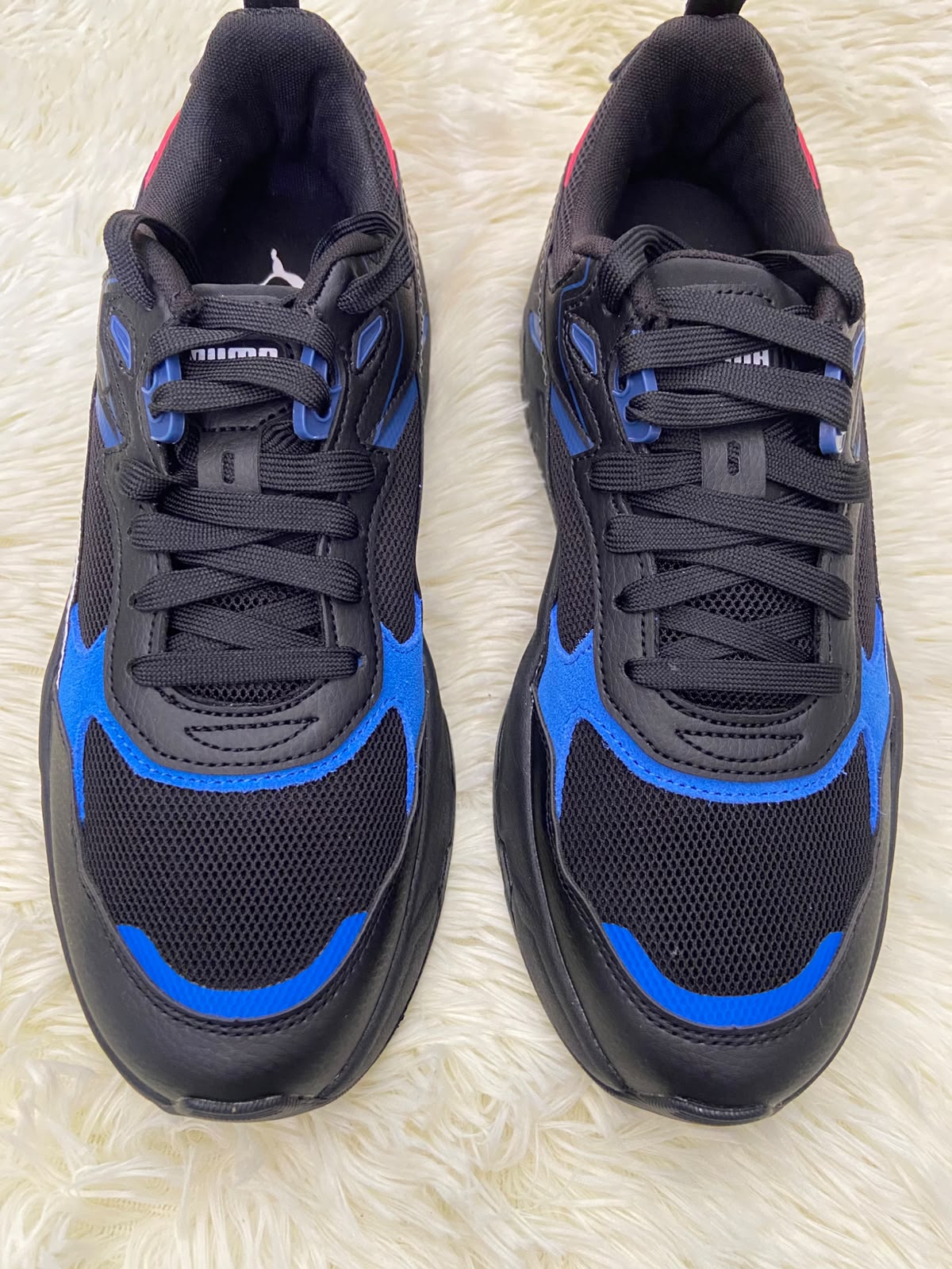 Tenis PUMA X BMW MOTORSPORT original, negro con azul y detalles en color rojo.