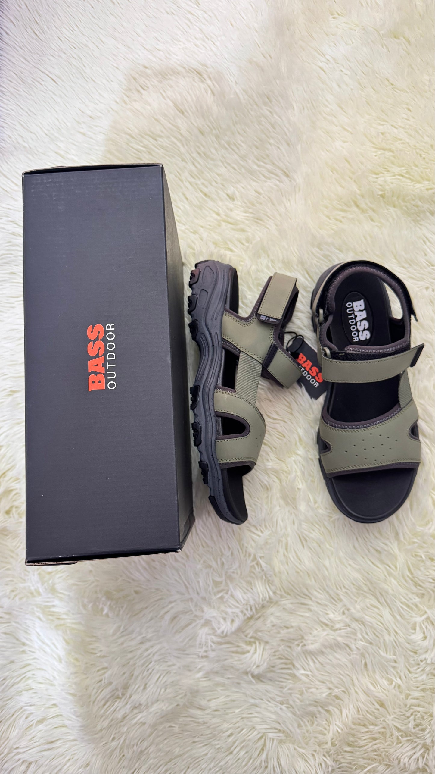 Sandalias BASS OUTDOOR original, Verde Olivia. Diseño ergonómico, suela resistente y ajuste seguro. 📲 829-571-6280