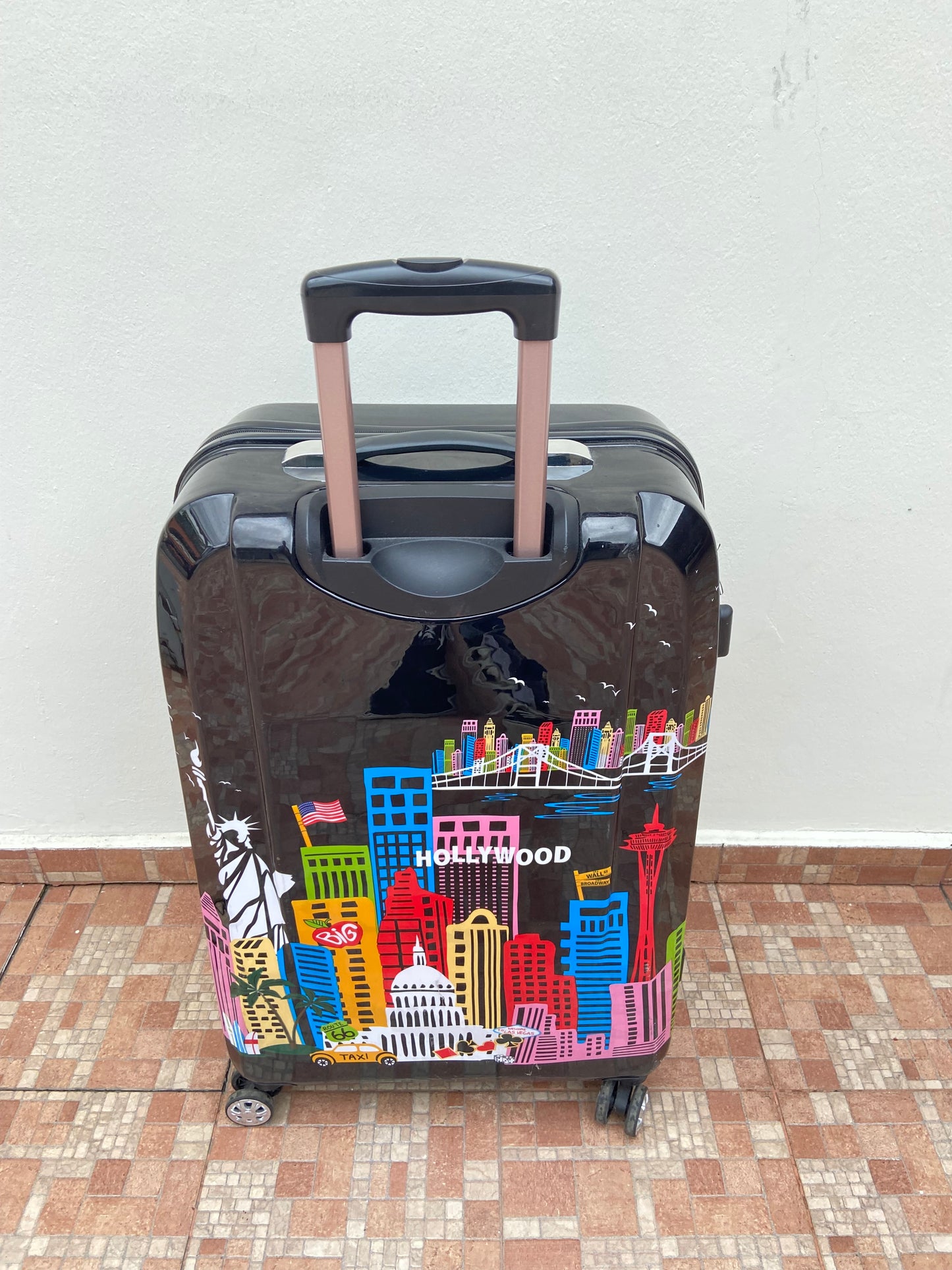 Maleta ROCKLAND original negra con la ciudad de HOLLYWOOD. Material ABS resistente al agua. Asa telescópica ajustable