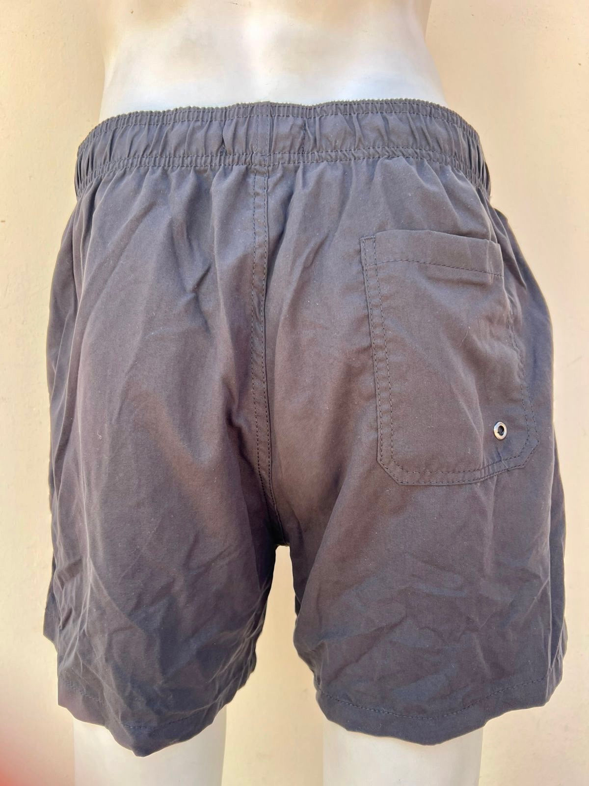 Bañador Baggy en color negro con letras azules LUXURY